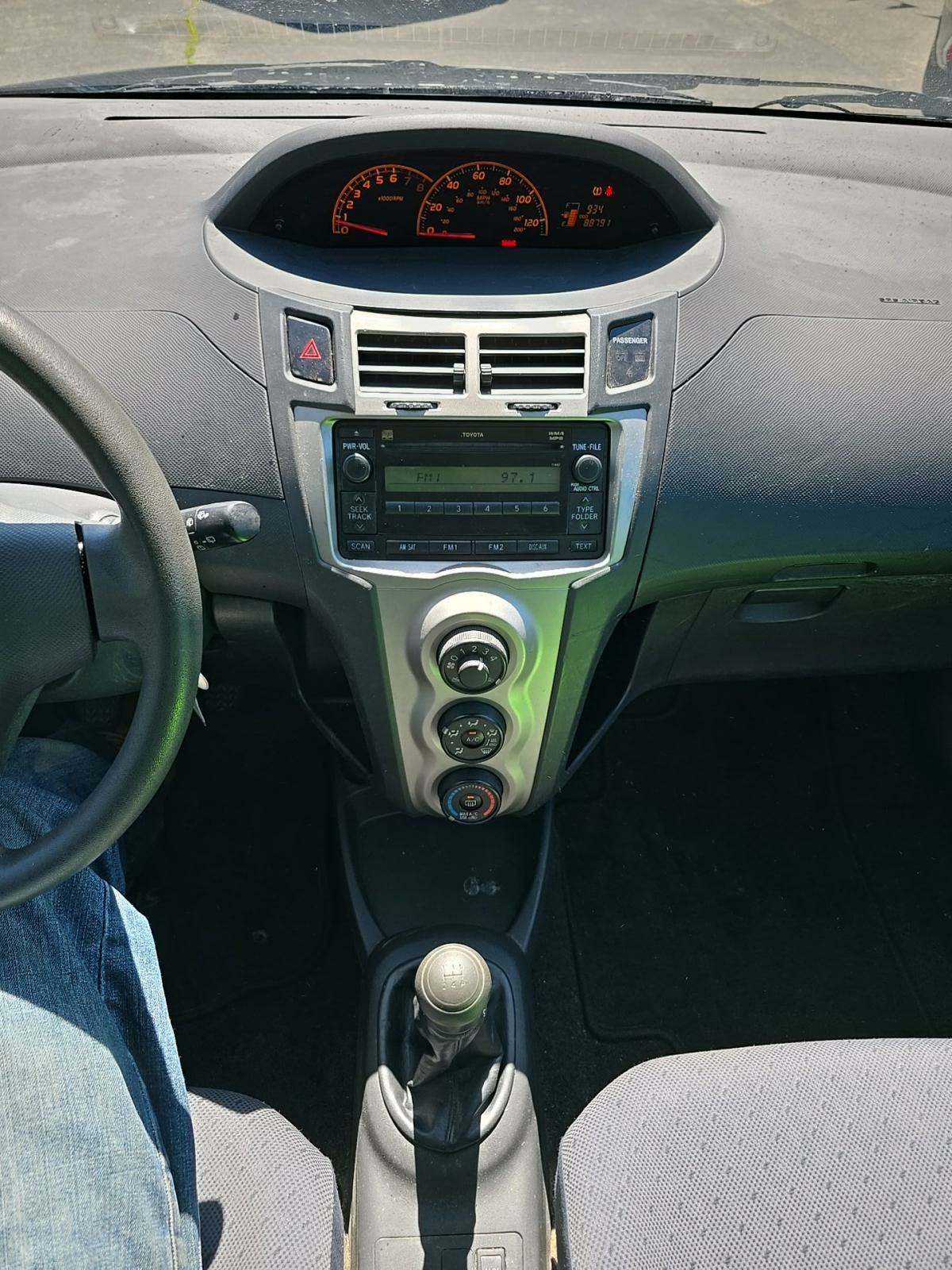 2010 Toyota Yaris Base FWD