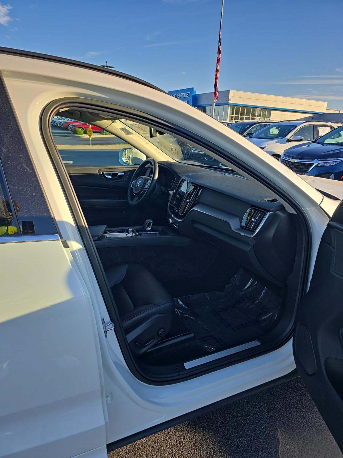 2023 Volvo XC60 B5 Core AWD