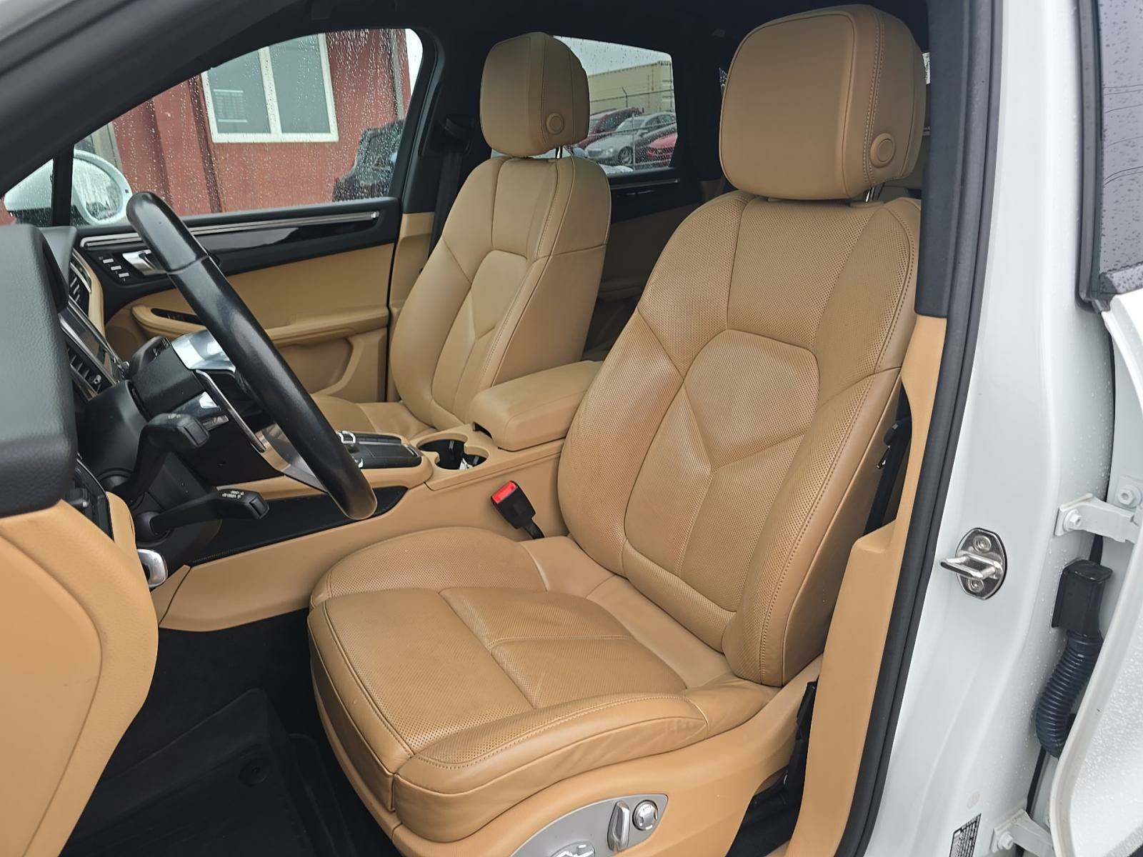 2017 Porsche Macan Base AWD