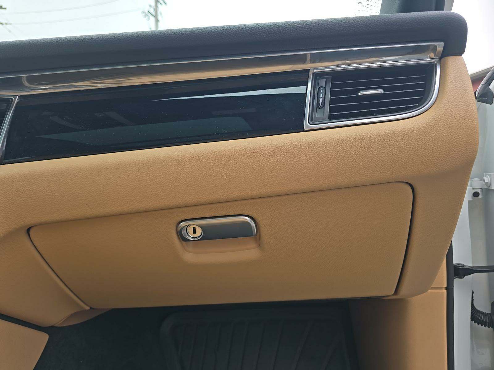 2017 Porsche Macan Base AWD