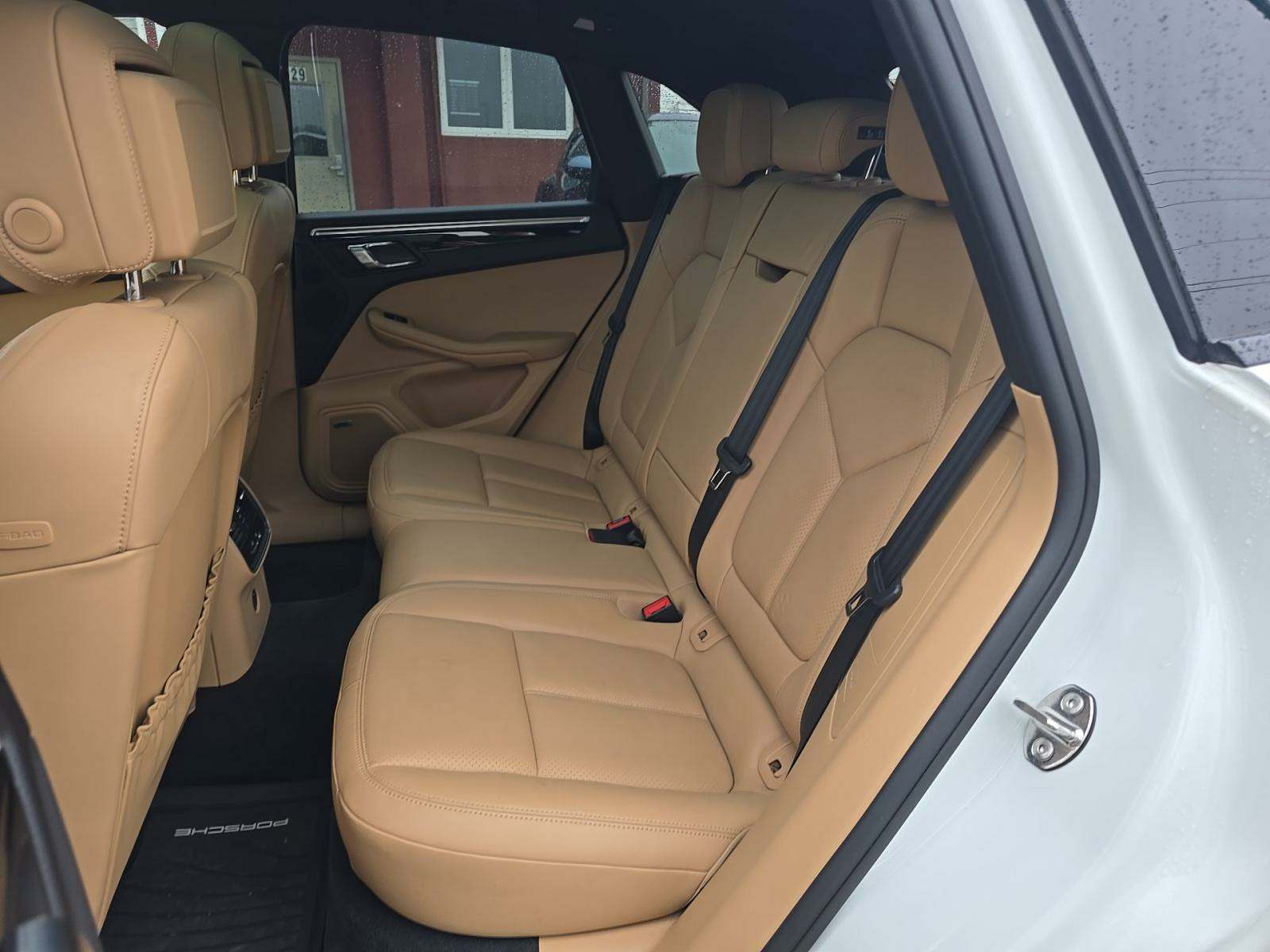 2017 Porsche Macan Base AWD