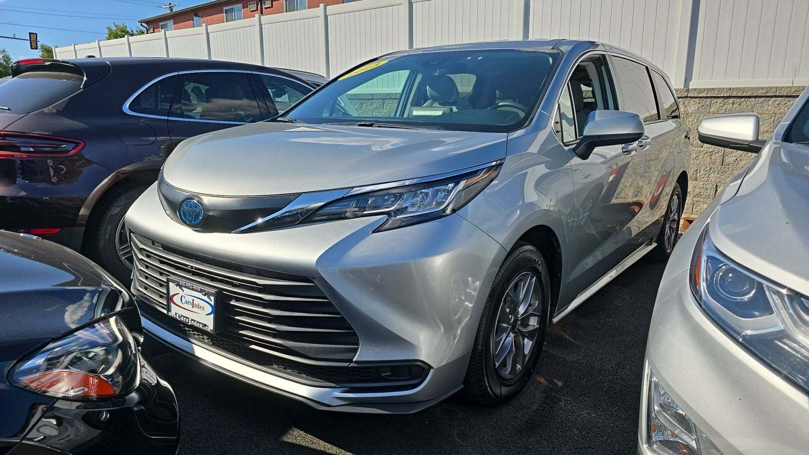 2023 Toyota Sienna LE 8-Passenger 120.5