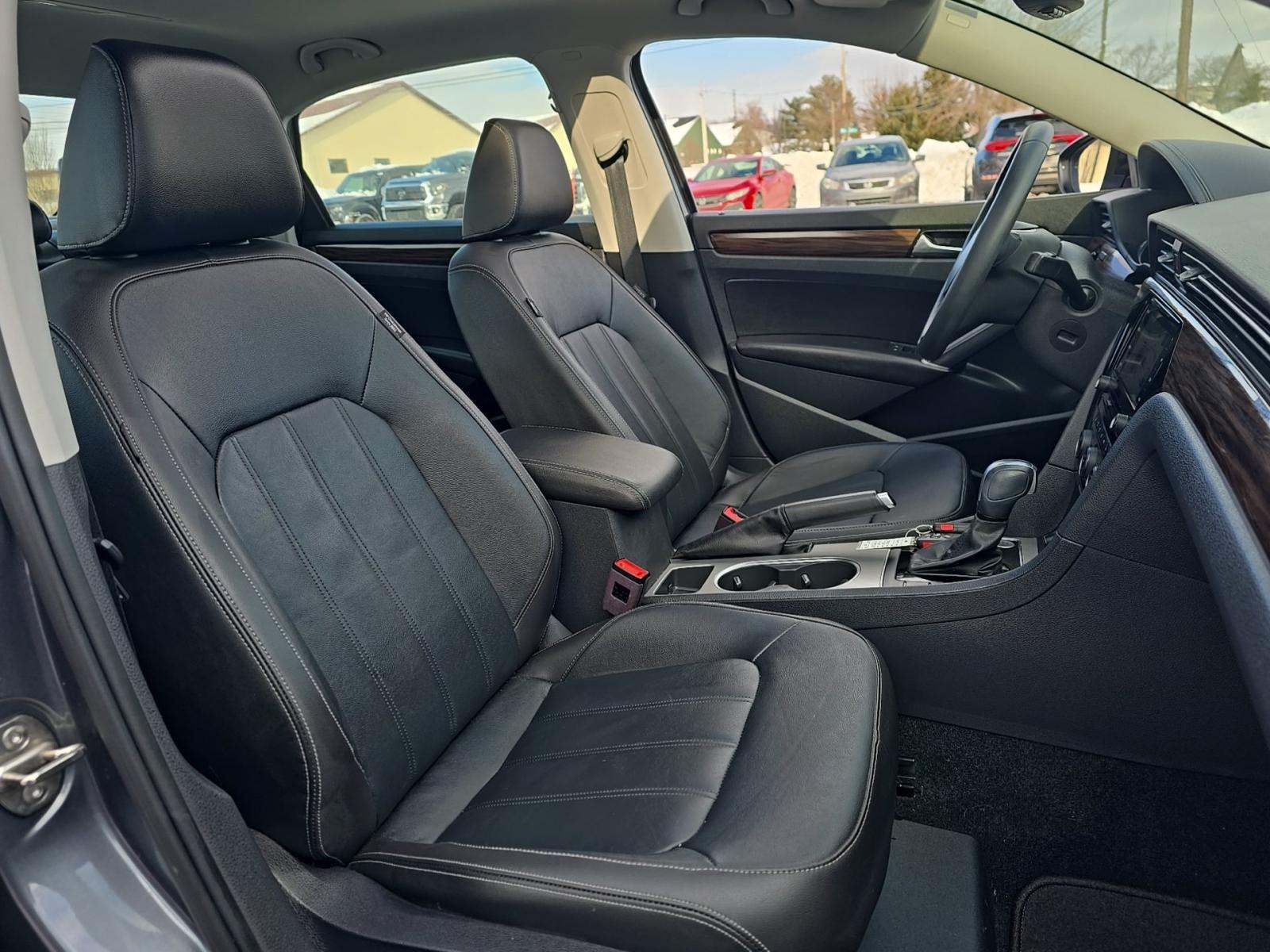 2022 Volkswagen Passat 2.0T Limited Edition FWD