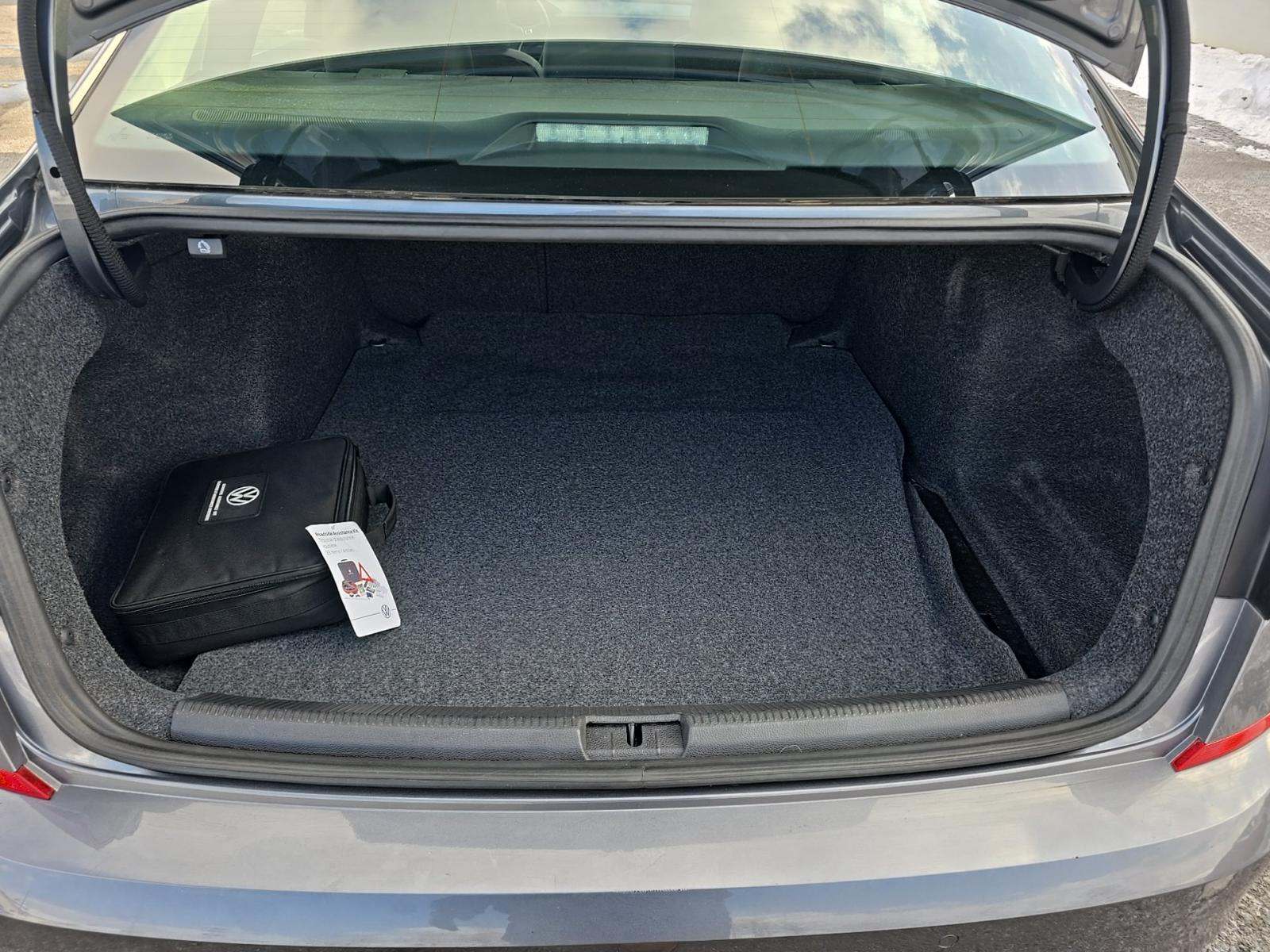 2022 Volkswagen Passat 2.0T Limited Edition FWD