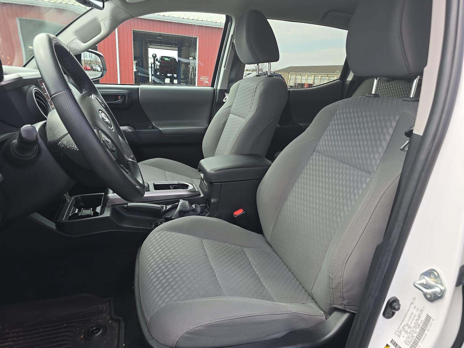 2022 Toyota Tacoma SR5 AWD