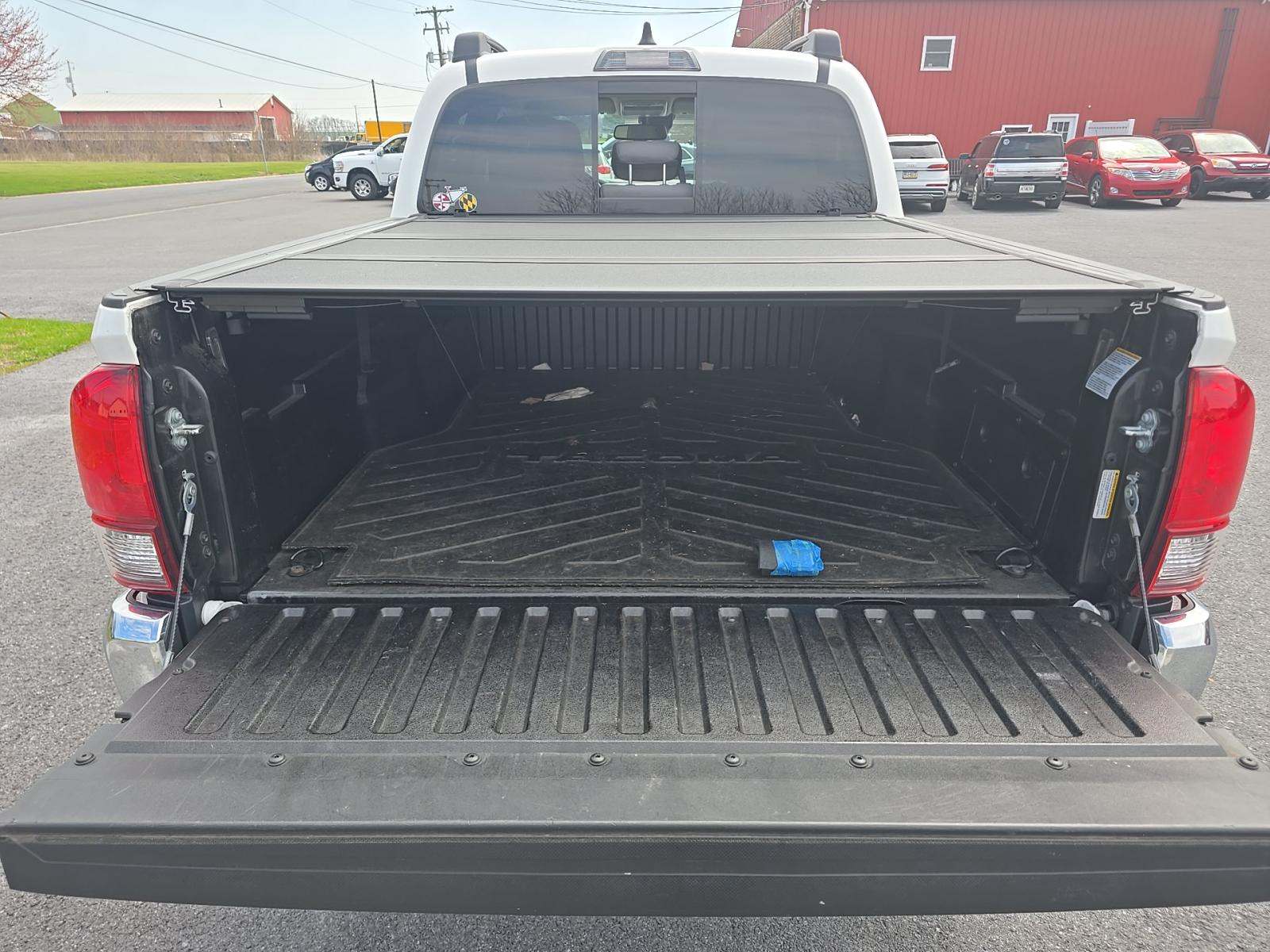 2022 Toyota Tacoma SR5 AWD