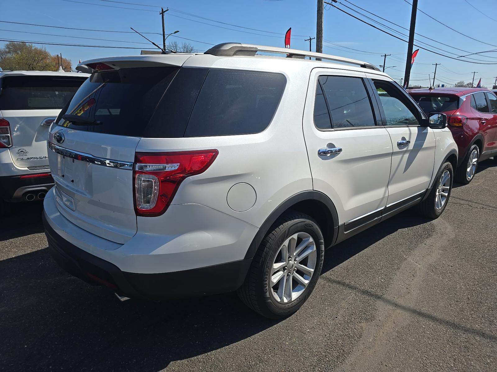 FORD EXPLORER - 3