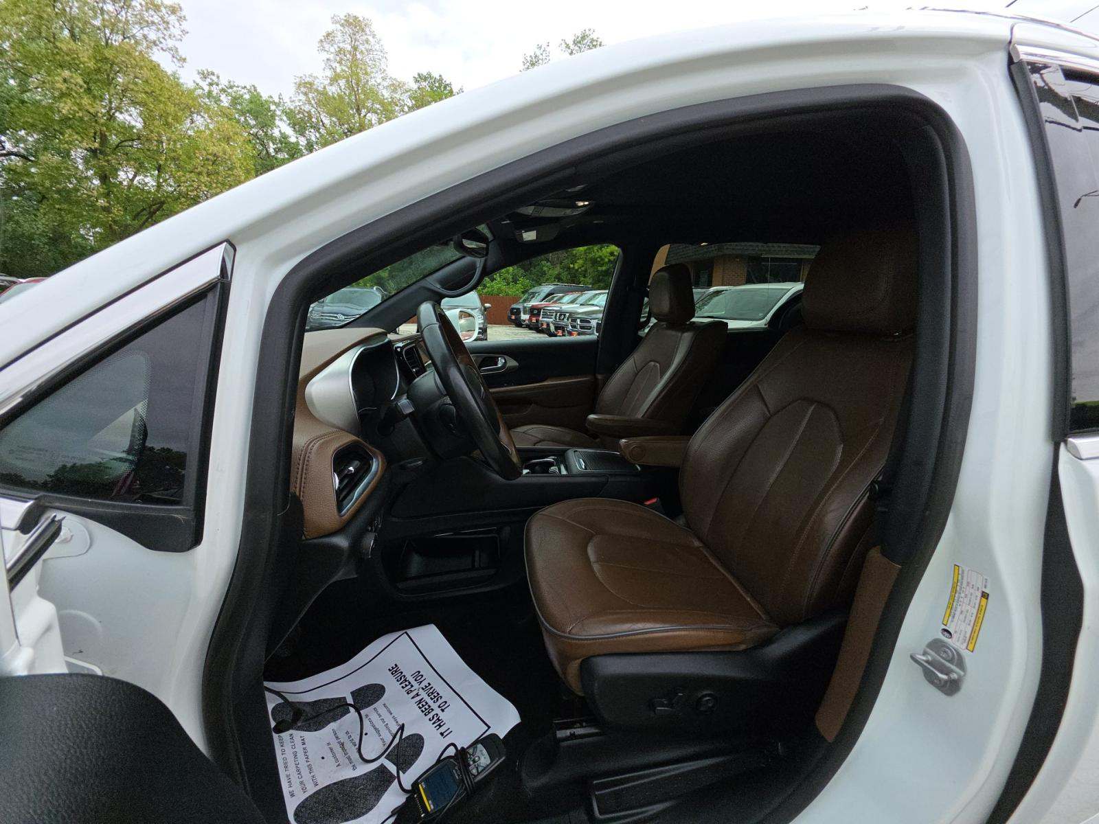 2021 Chrysler Pacifica Hybrid Limited FWD