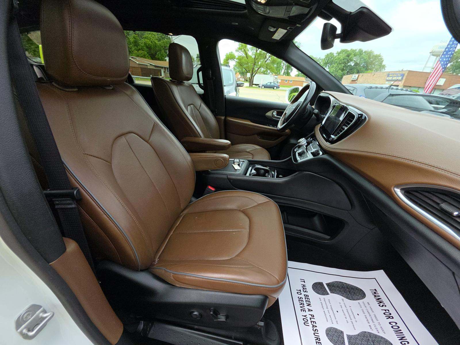 2021 Chrysler Pacifica Hybrid Limited FWD