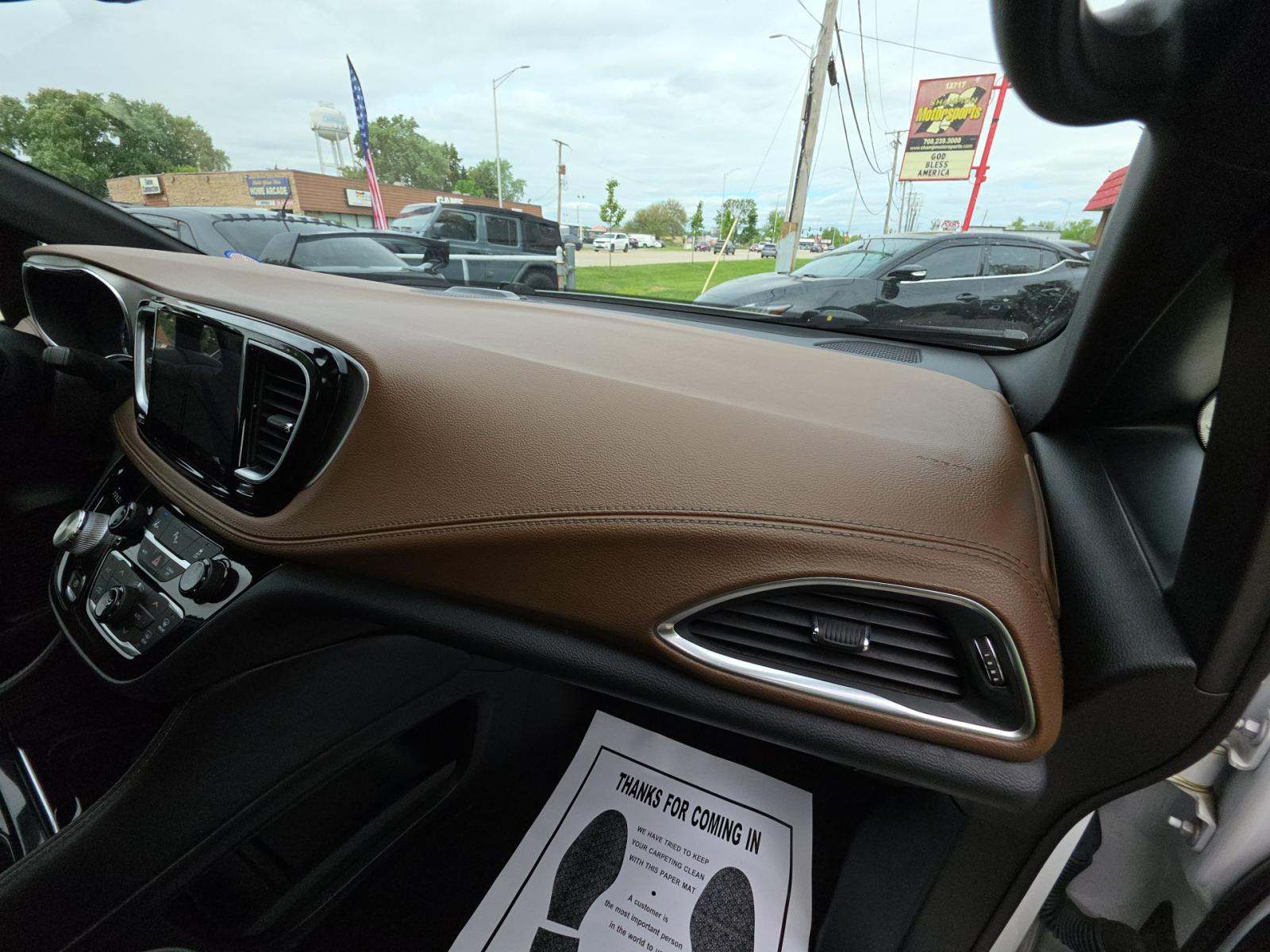 2021 Chrysler Pacifica Hybrid Limited FWD