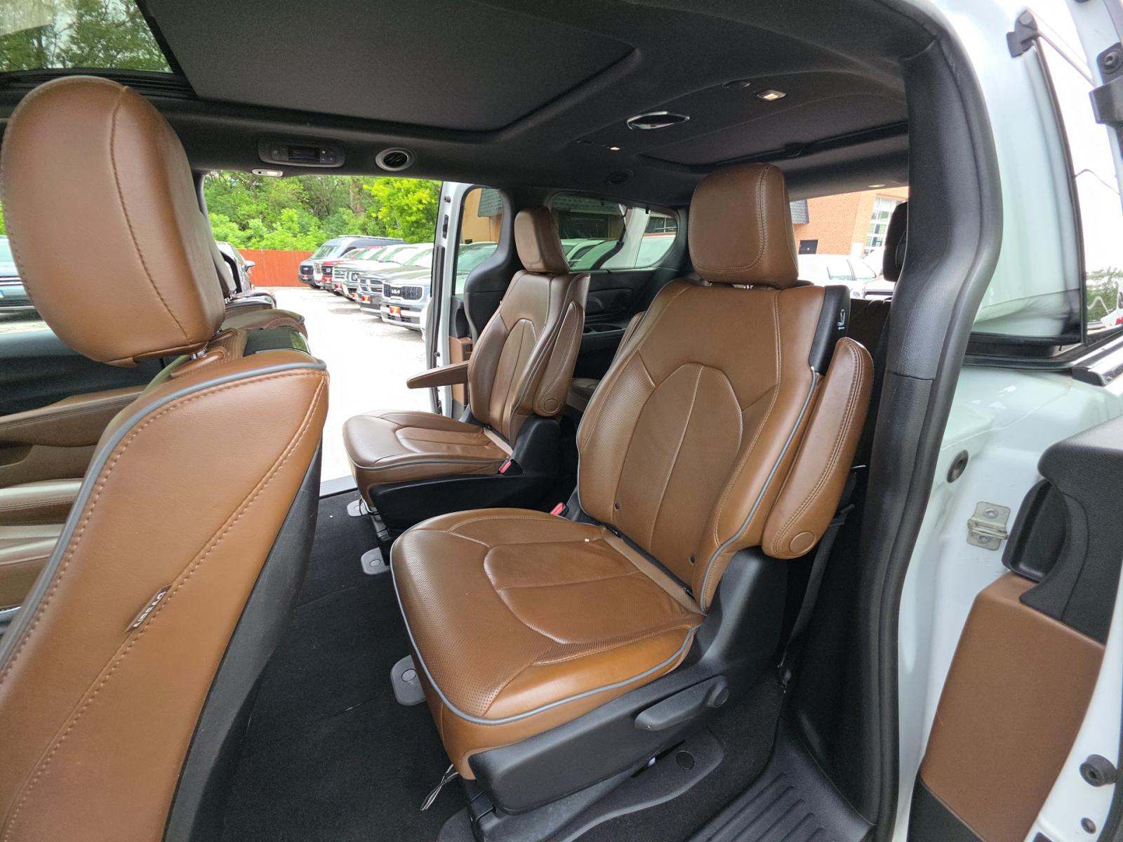 2021 Chrysler Pacifica Hybrid Limited FWD