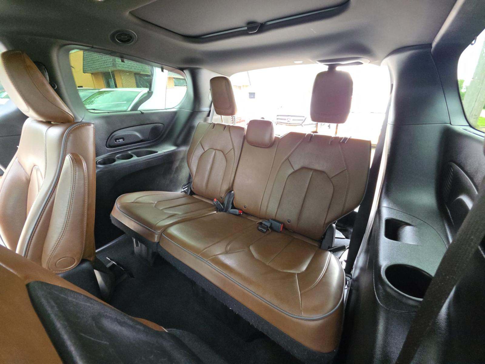 2021 Chrysler Pacifica Hybrid Limited FWD