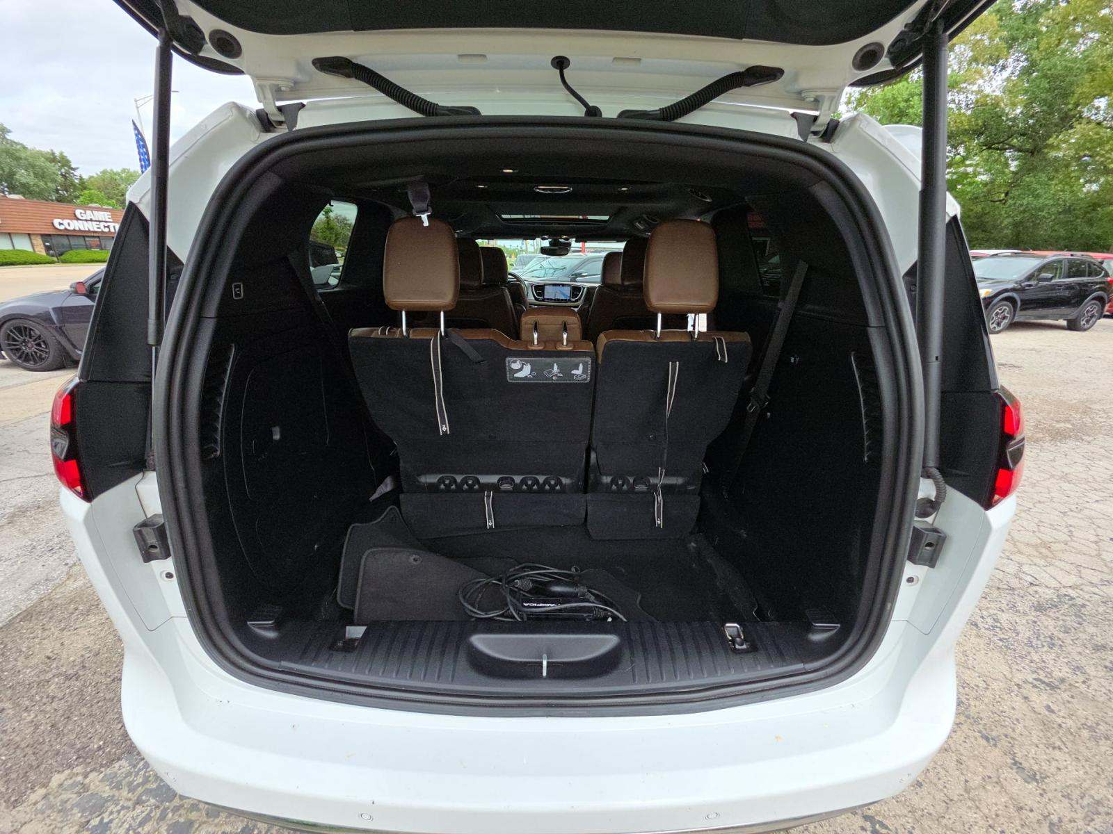2021 Chrysler Pacifica Hybrid Limited FWD