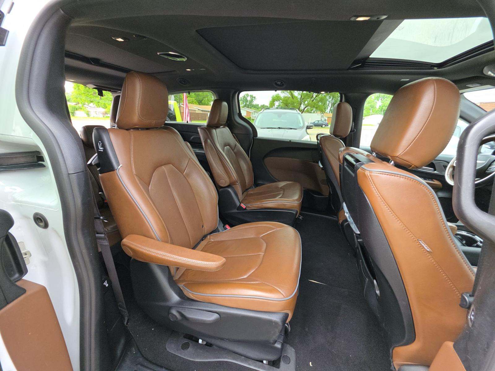 2021 Chrysler Pacifica Hybrid Limited FWD