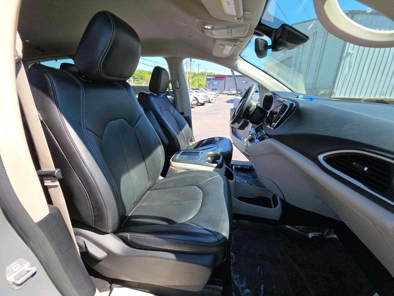2022 Chrysler Pacifica Touring L FWD