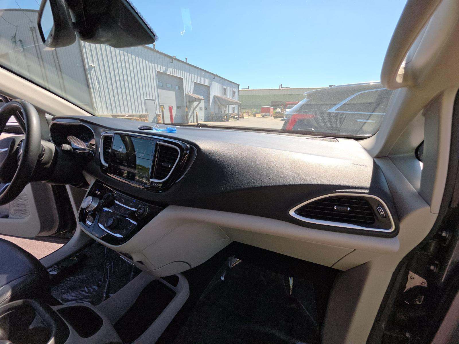 2022 Chrysler Pacifica Touring L FWD