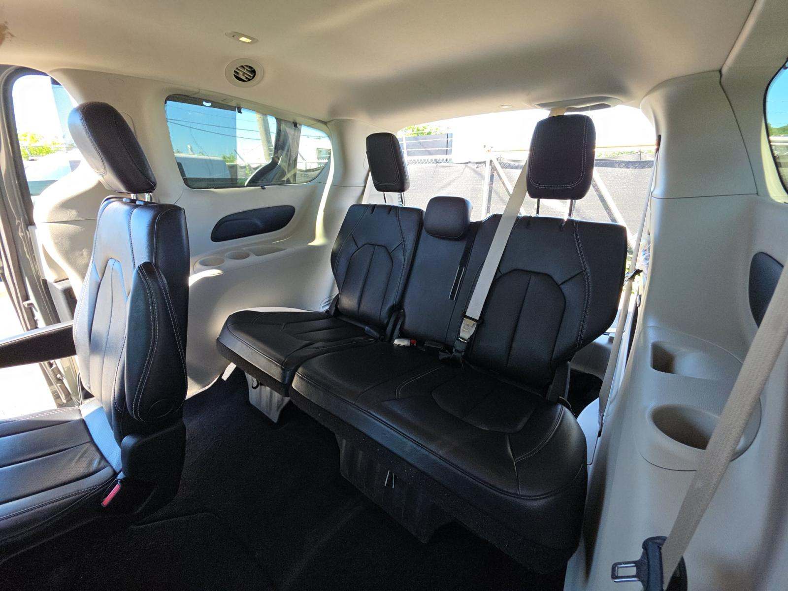 2022 Chrysler Pacifica Touring L FWD
