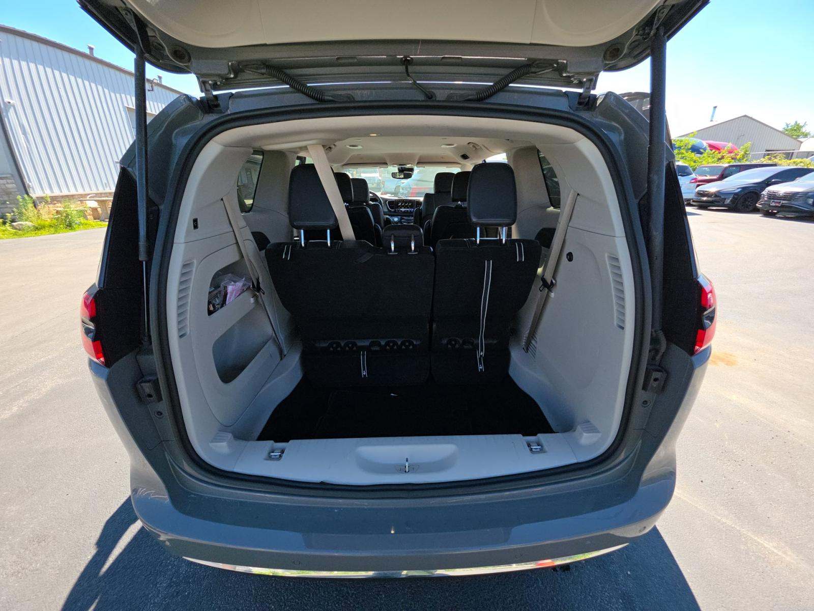 2022 Chrysler Pacifica Touring L FWD