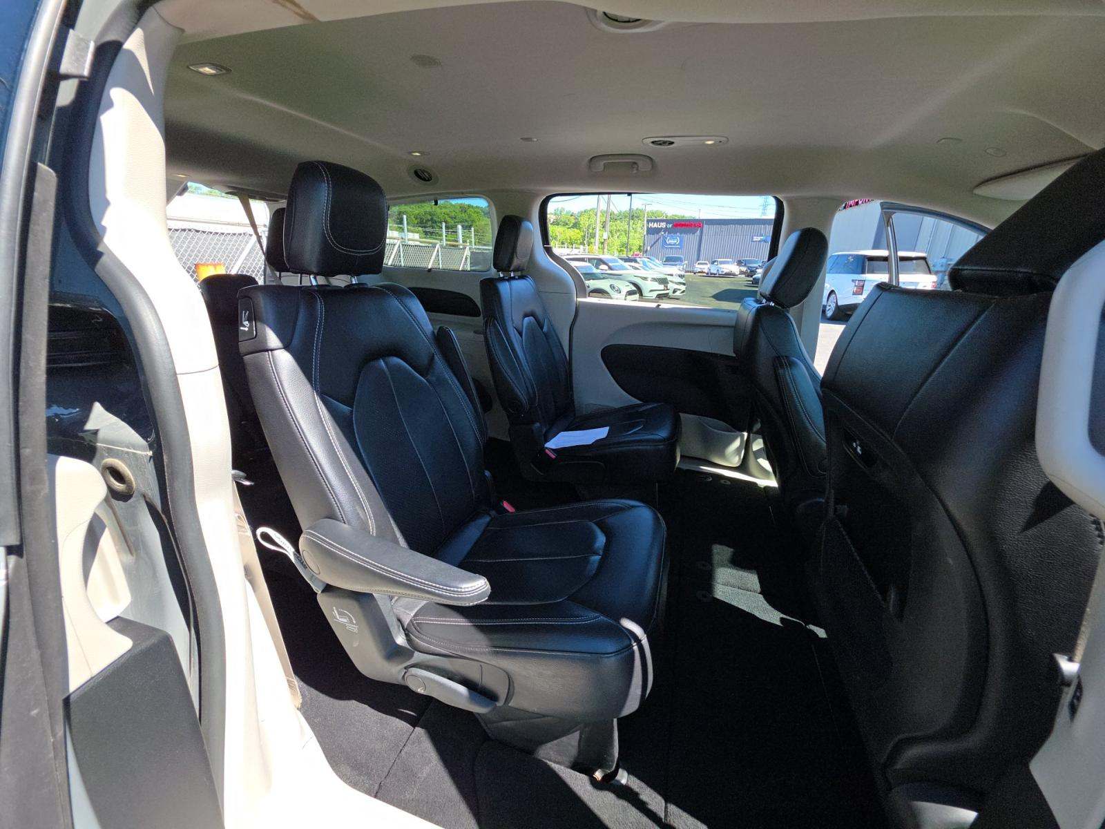 2022 Chrysler Pacifica Touring L FWD