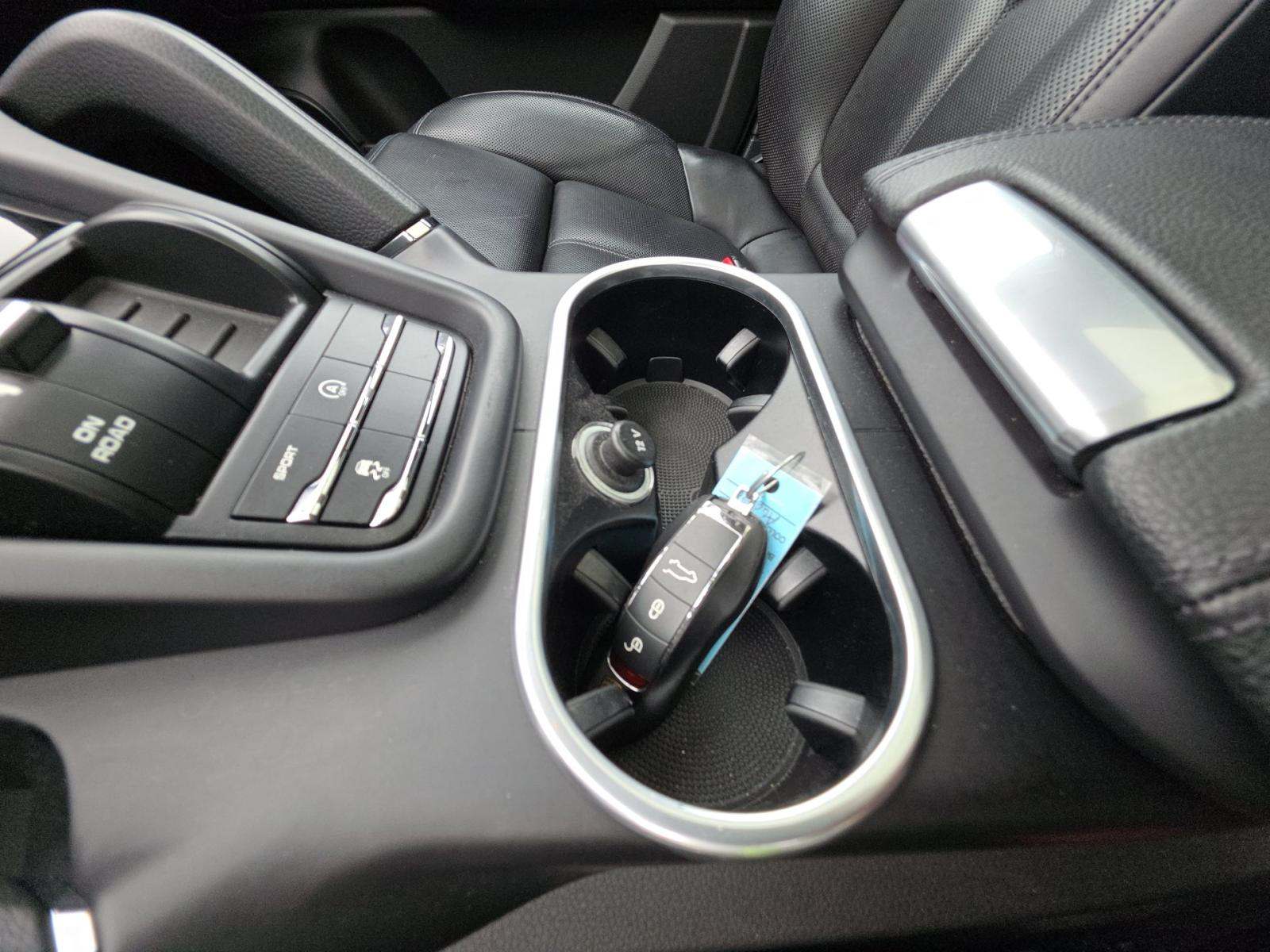 PORSCHE CAYENNE - 8