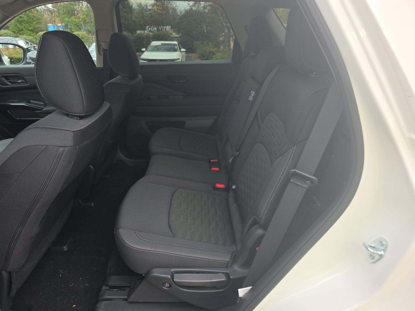 2025 Nissan Pathfinder SV FWD