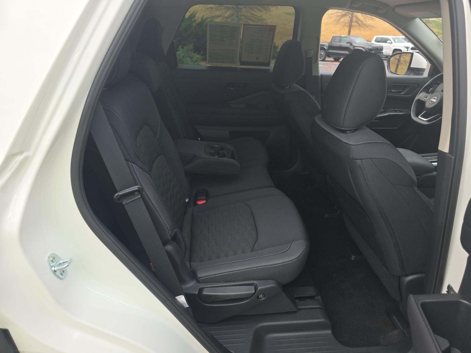 2025 Nissan Pathfinder SV FWD