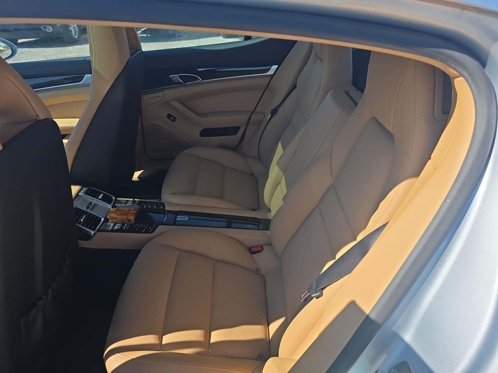 2015 Porsche Panamera 4 AWD