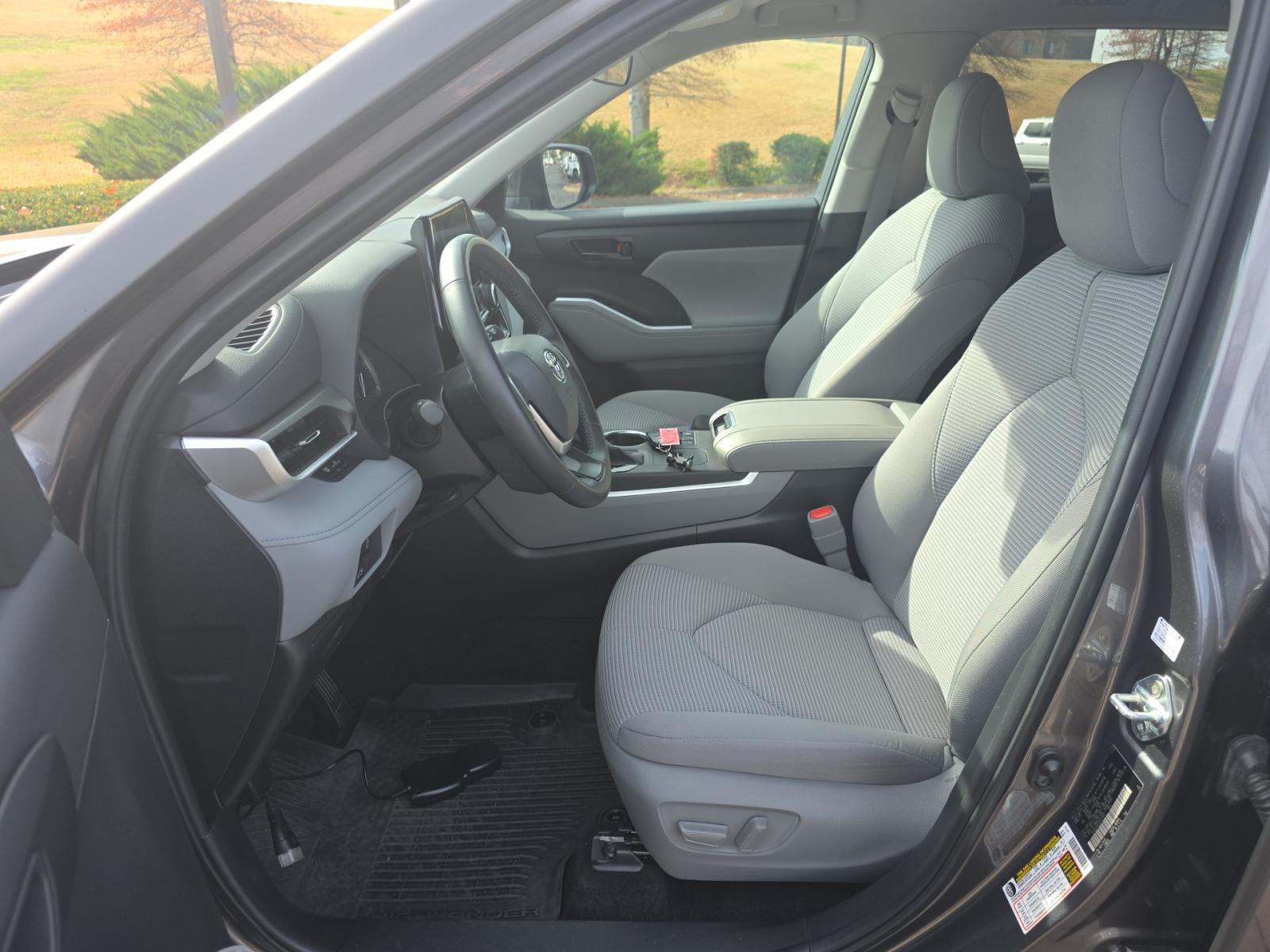 2024 Toyota Highlander LE FWD