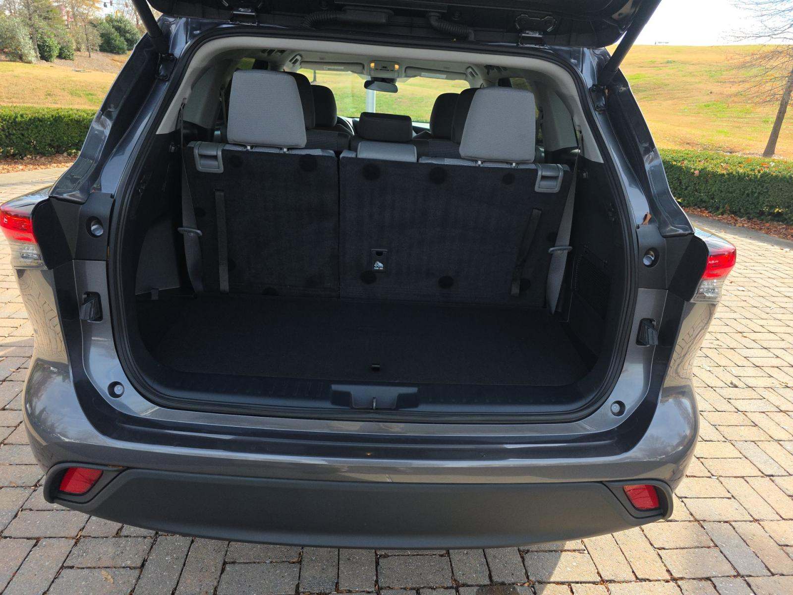 2024 Toyota Highlander LE FWD