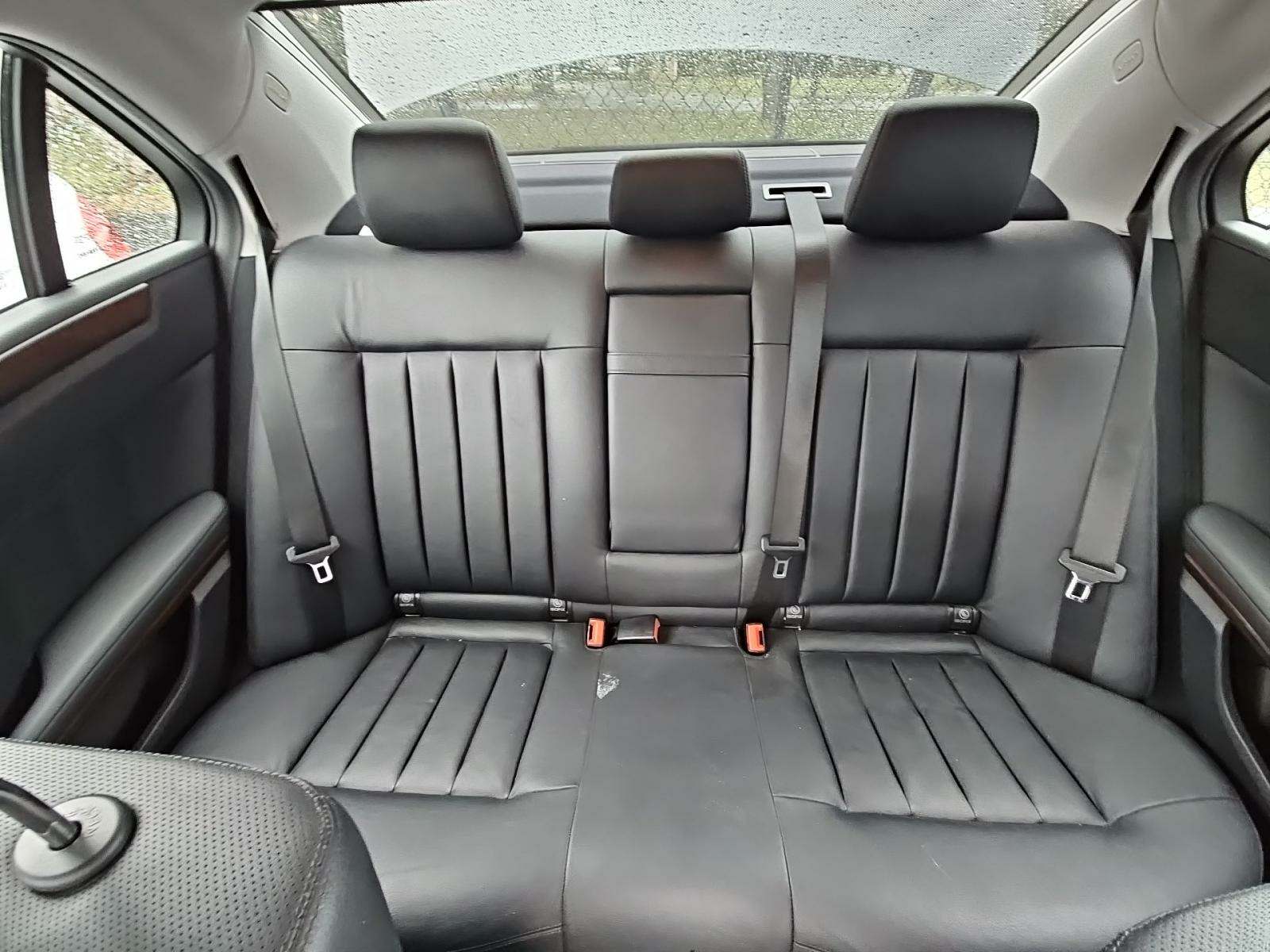 Mercedes-Benz E 550 4MATIC Sedan снимка Mercedes-Benz E 550 4MATIC Sedan