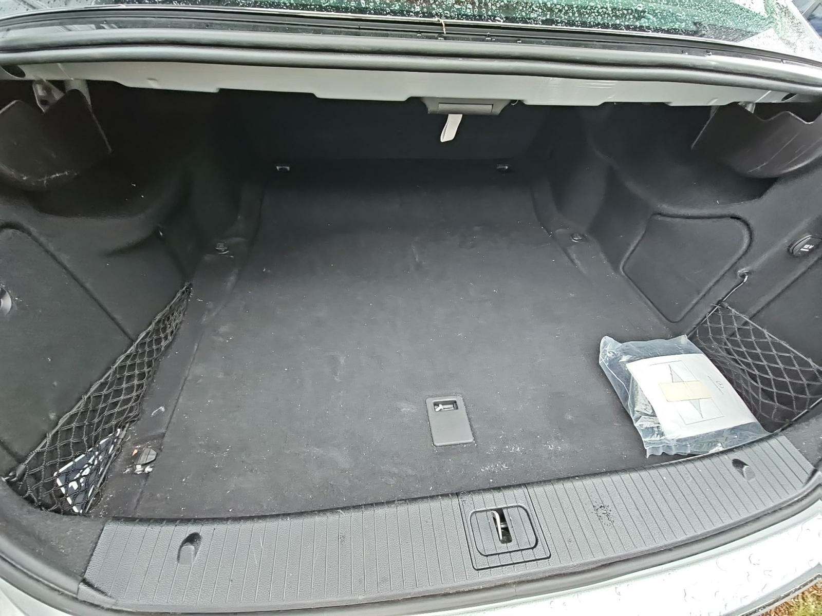 Mercedes-Benz E 550 4MATIC Sedan снимка Mercedes-Benz E 550 4MATIC Sedan