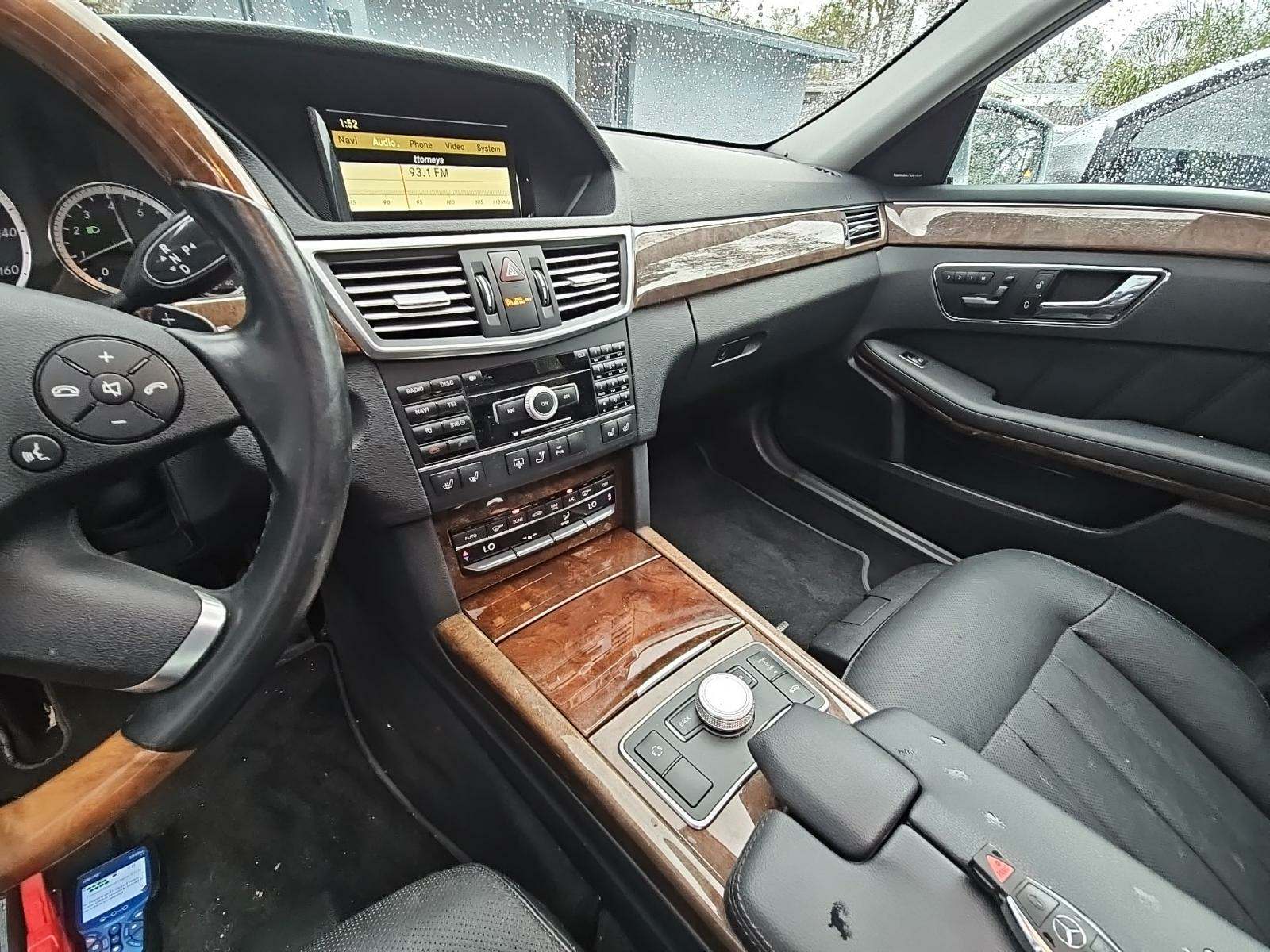 Mercedes-Benz E 550 4MATIC Sedan снимка Mercedes-Benz E 550 4MATIC Sedan