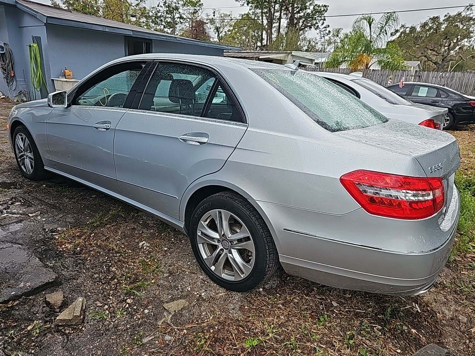 Mercedes-Benz E 550 4MATIC Sedan снимка Mercedes-Benz E 550 4MATIC Sedan