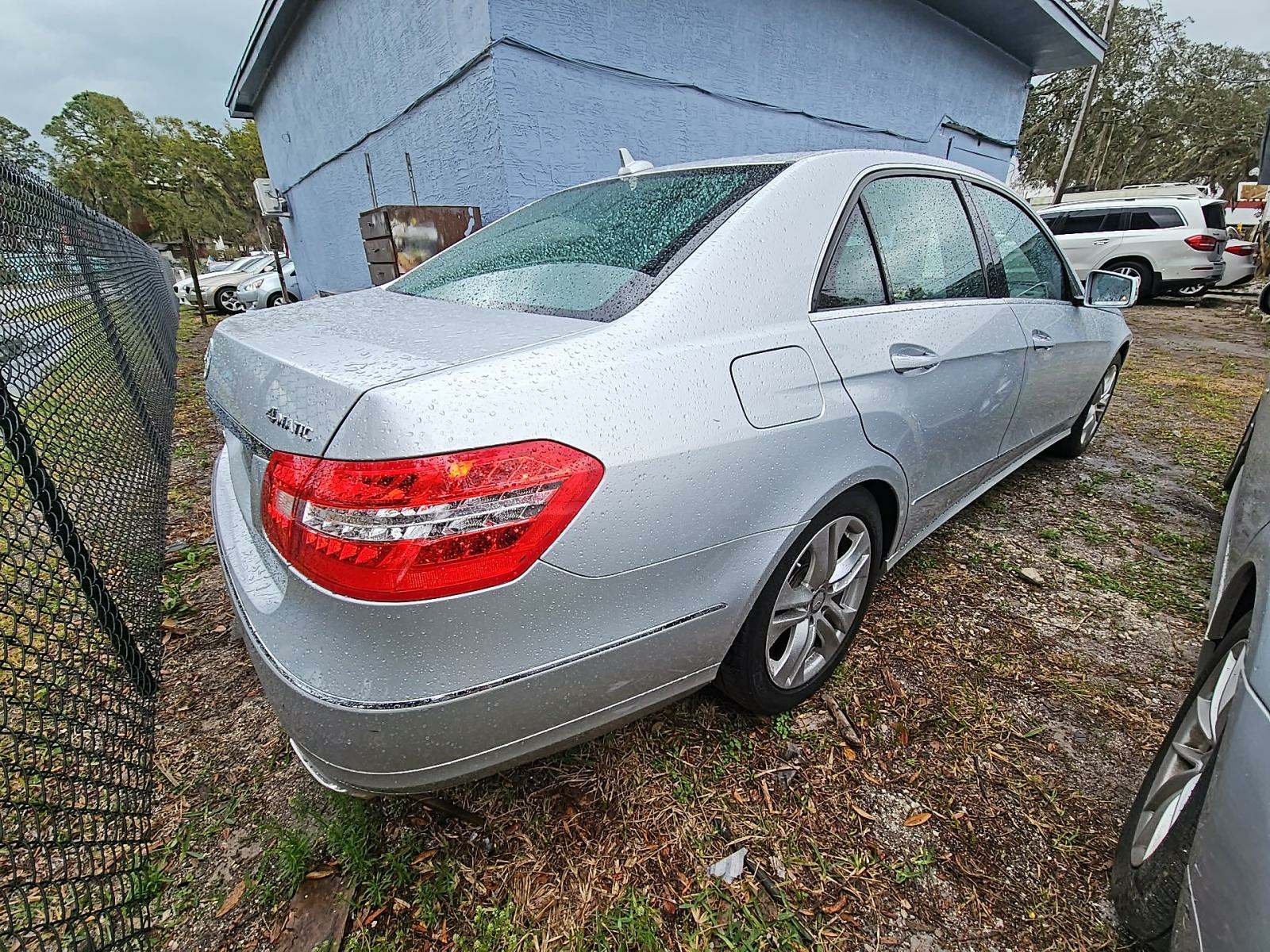 Mercedes-Benz E 550 4MATIC Sedan снимка Mercedes-Benz E 550 4MATIC Sedan
