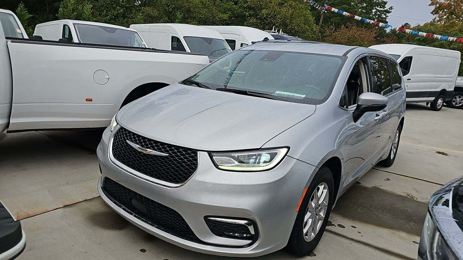 2023 Chrysler Pacifica Touring L 121.6