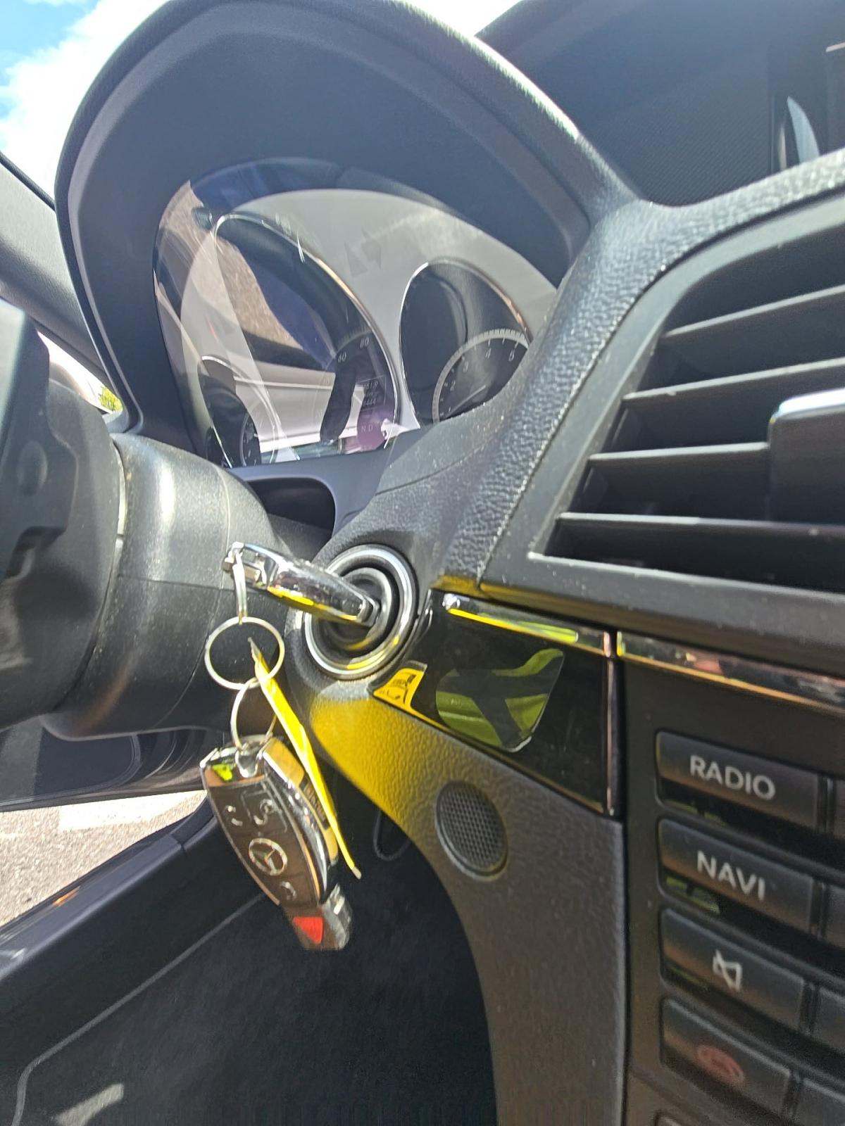 MERCEDES-BENZ E-CLASS - 8