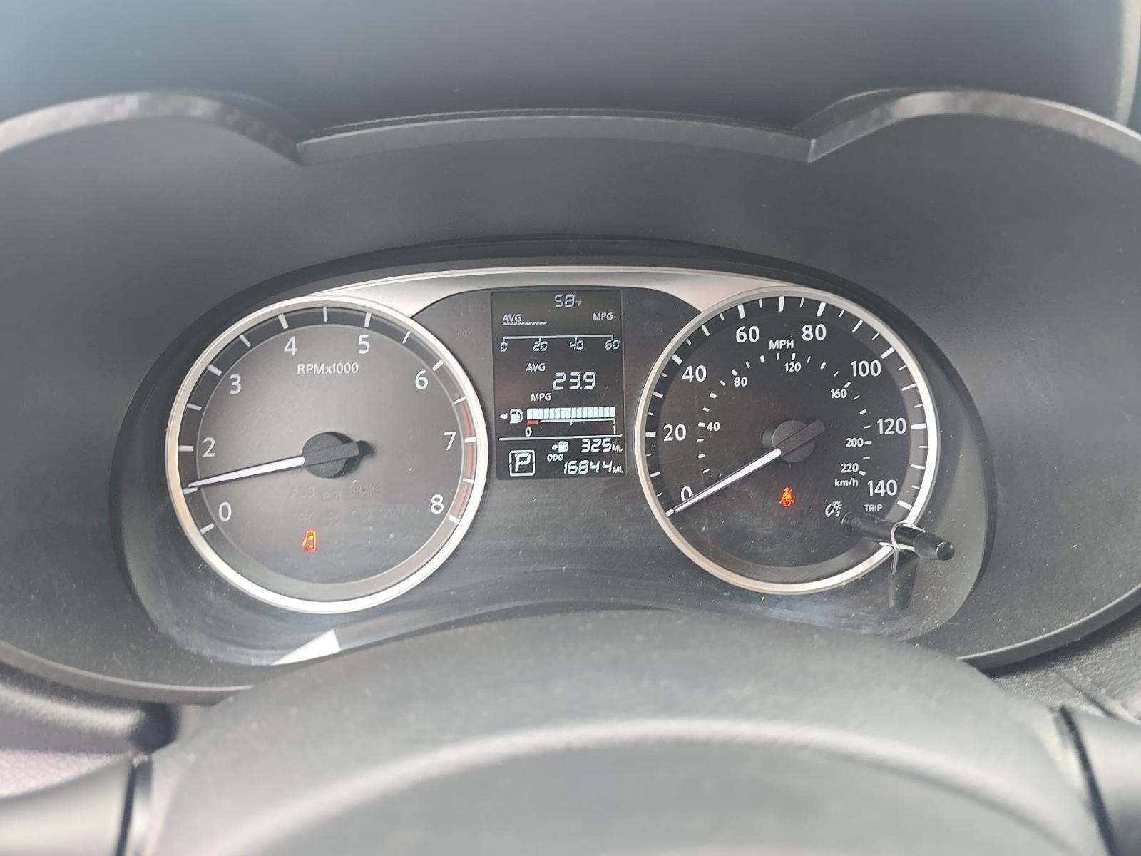 NISSAN VERSA - 9