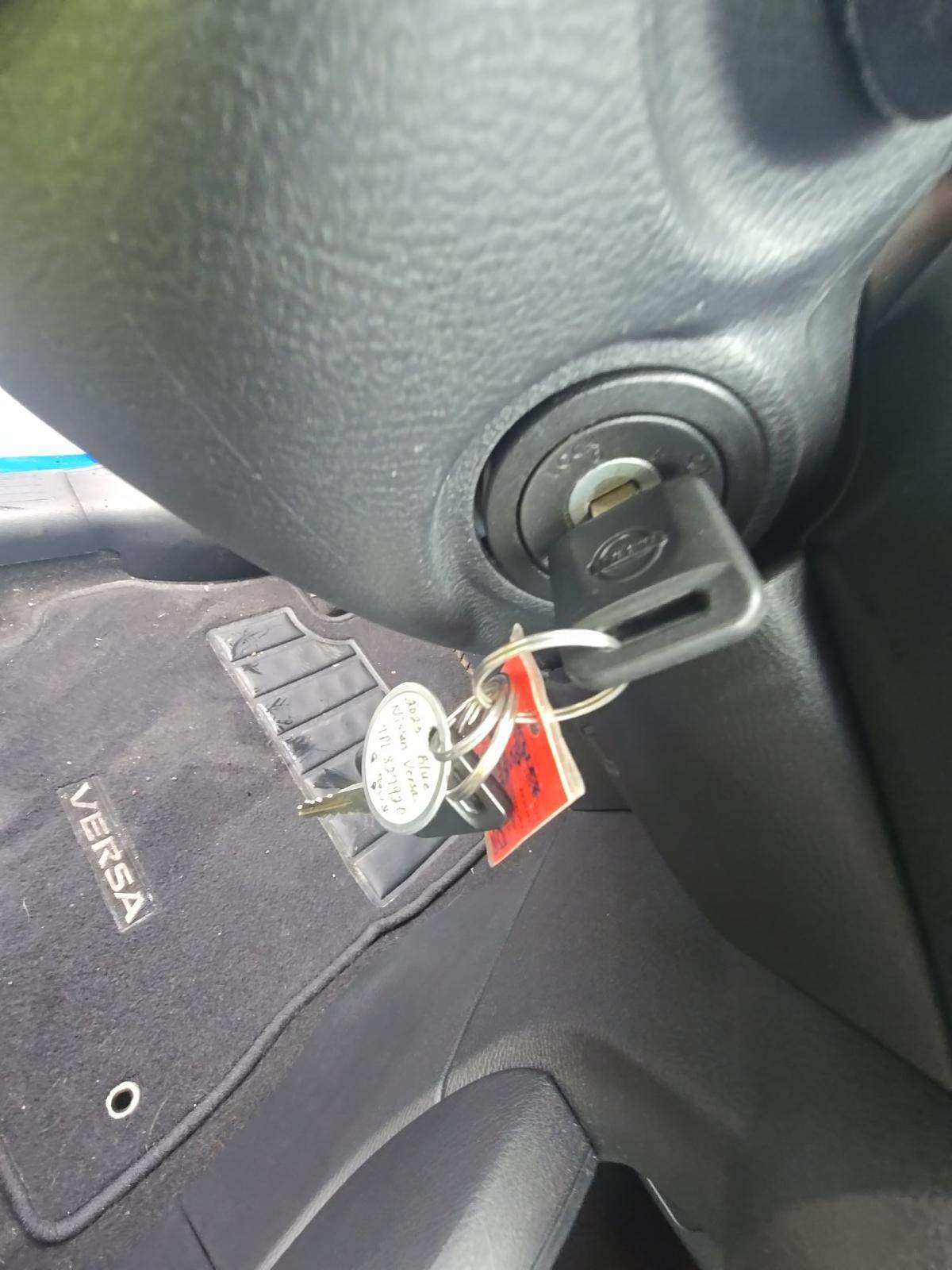 NISSAN VERSA - 8