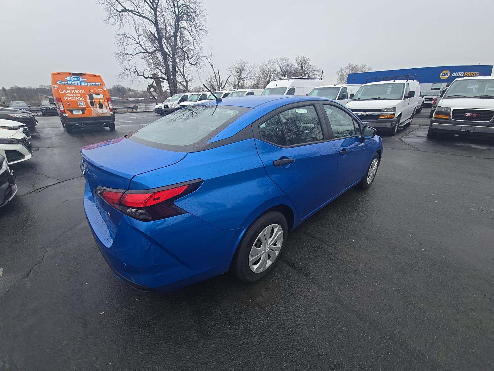 NISSAN VERSA - 3