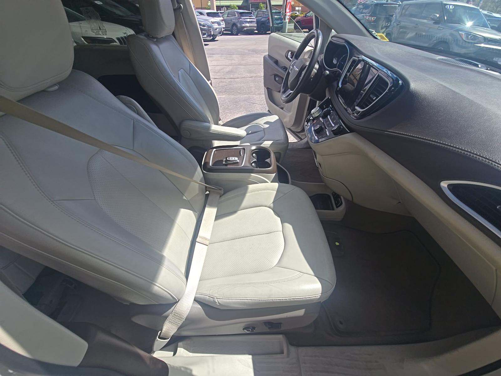 2021 Chrysler Pacifica Hybrid Touring L FWD