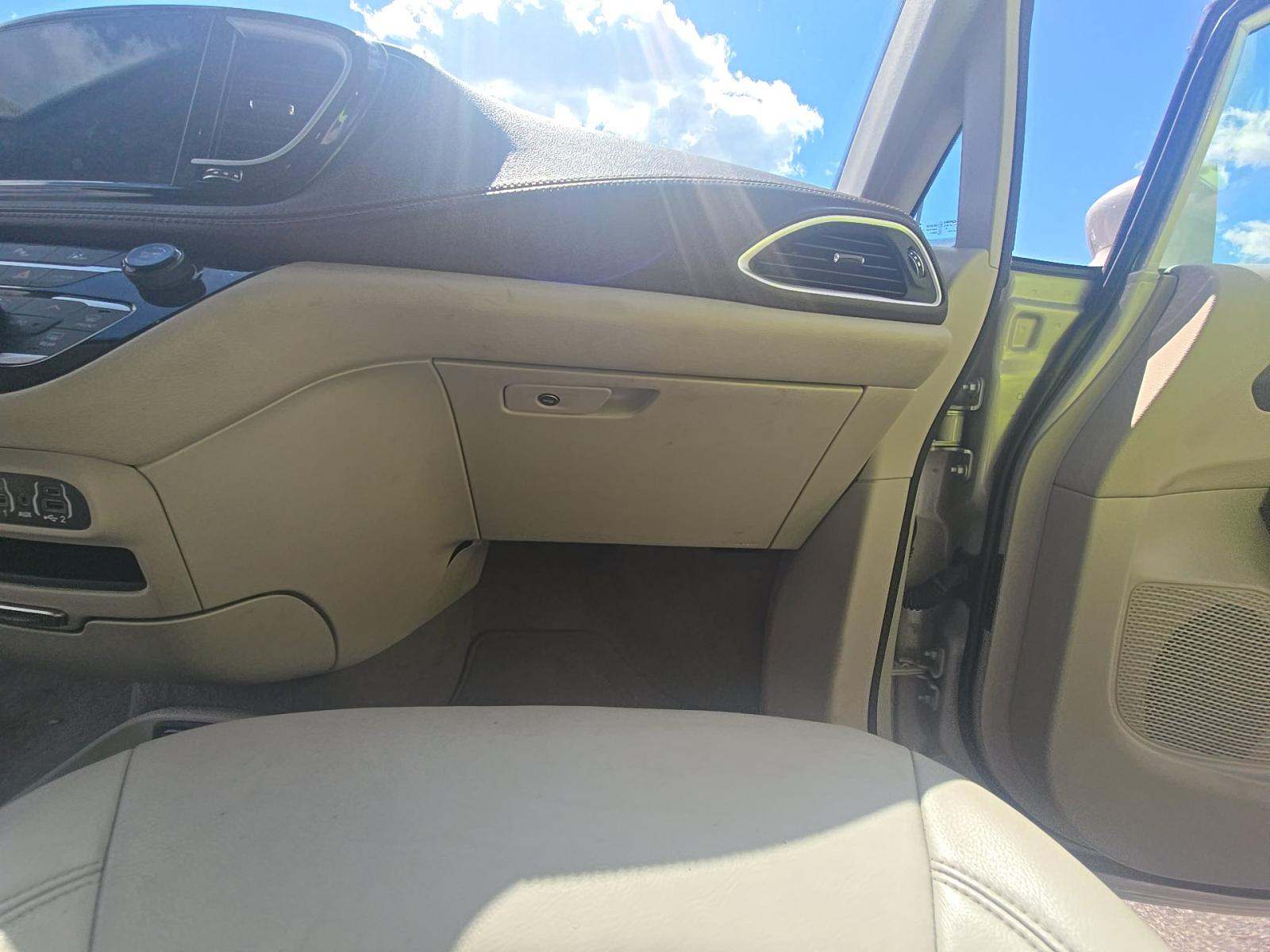 2021 Chrysler Pacifica Hybrid Touring L FWD