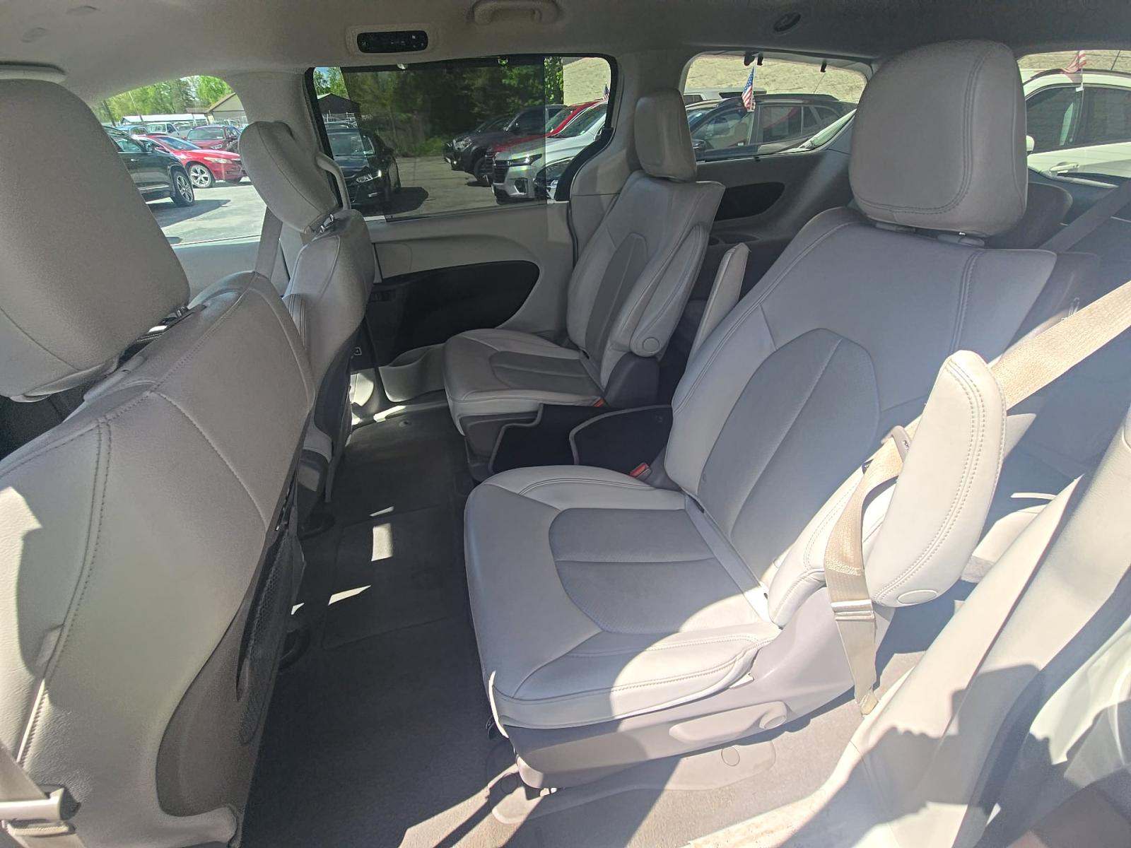 2021 Chrysler Pacifica Hybrid Touring L FWD
