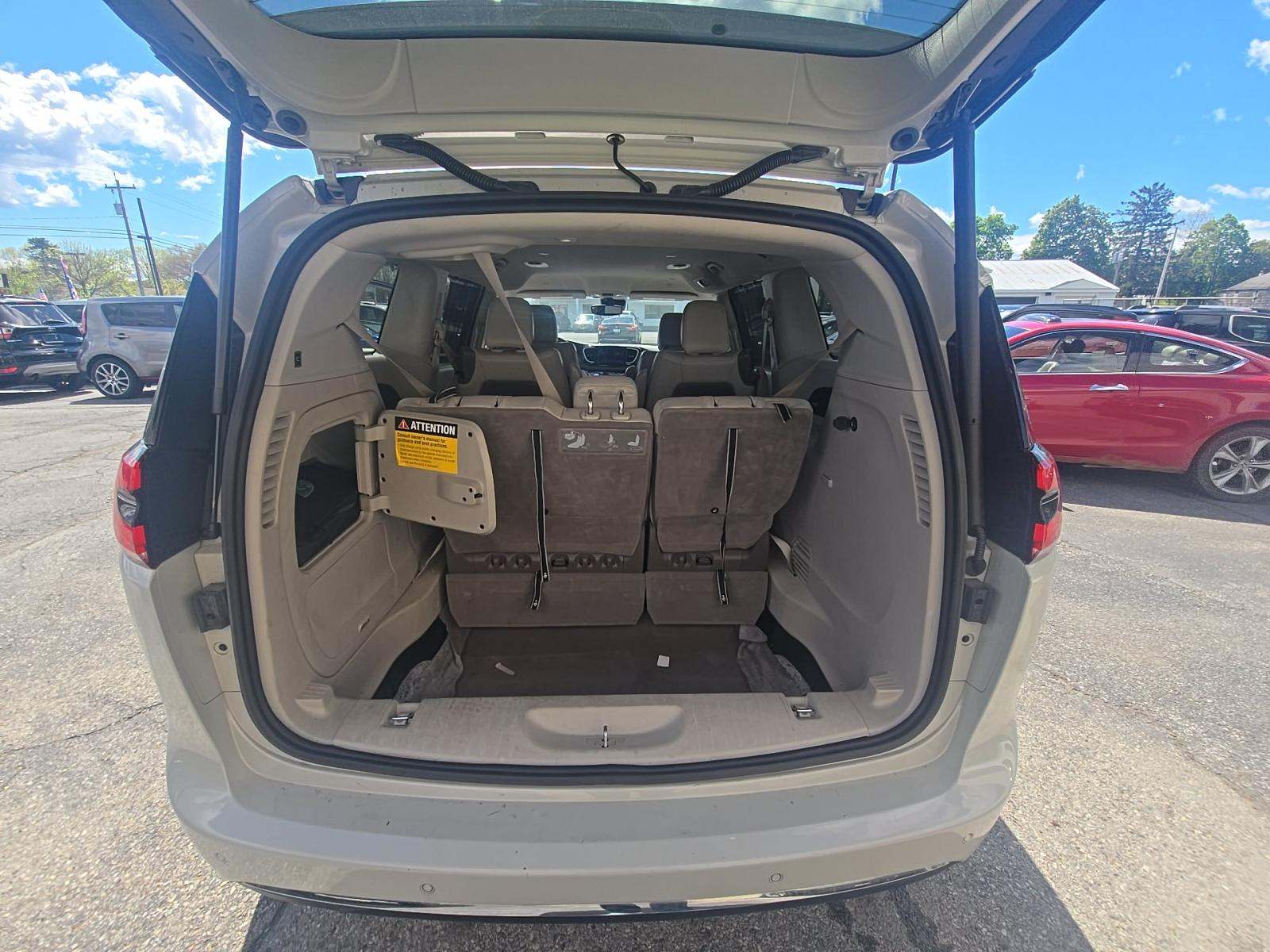 2021 Chrysler Pacifica Hybrid Touring L FWD