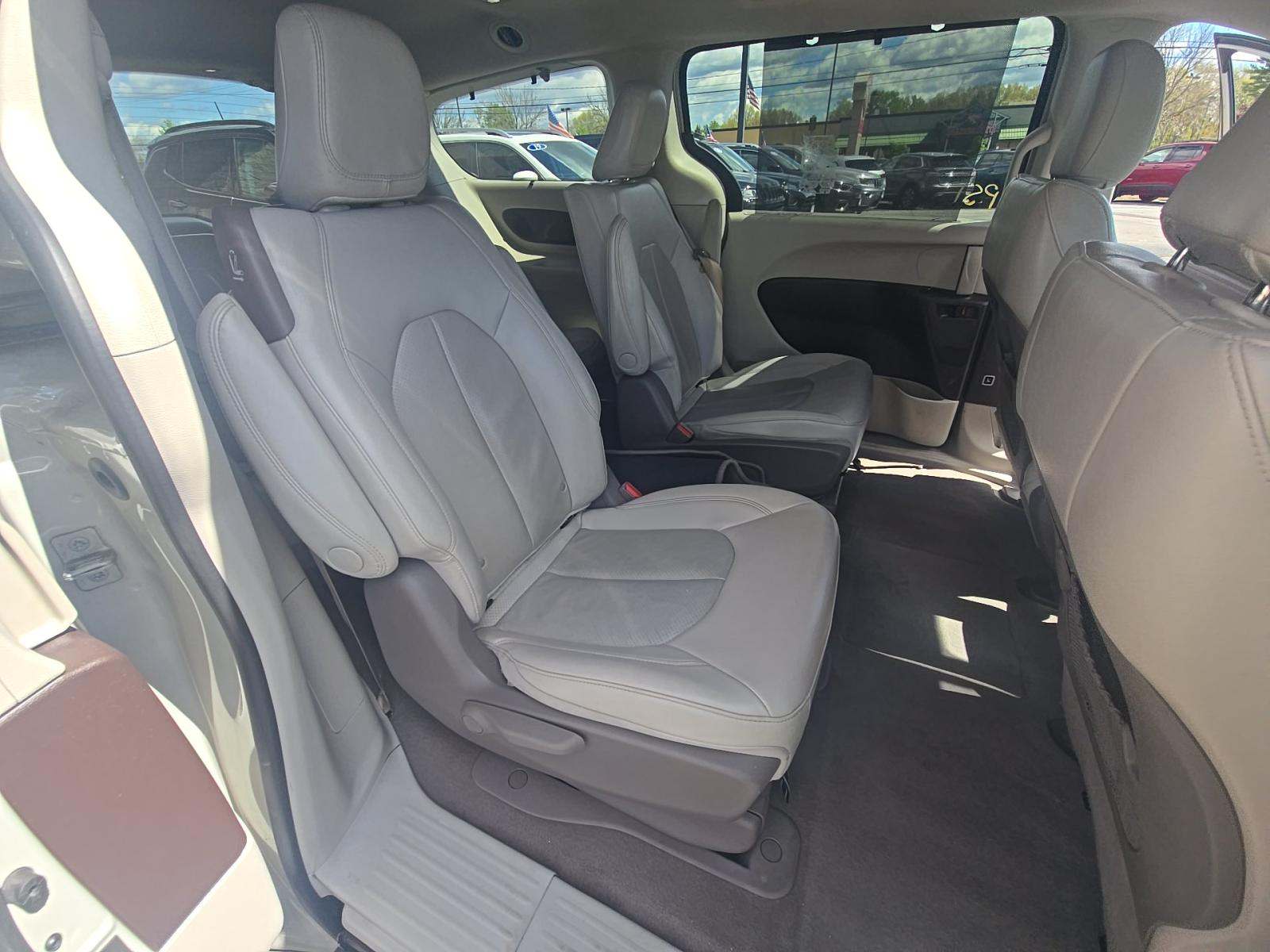 2021 Chrysler Pacifica Hybrid Touring L FWD