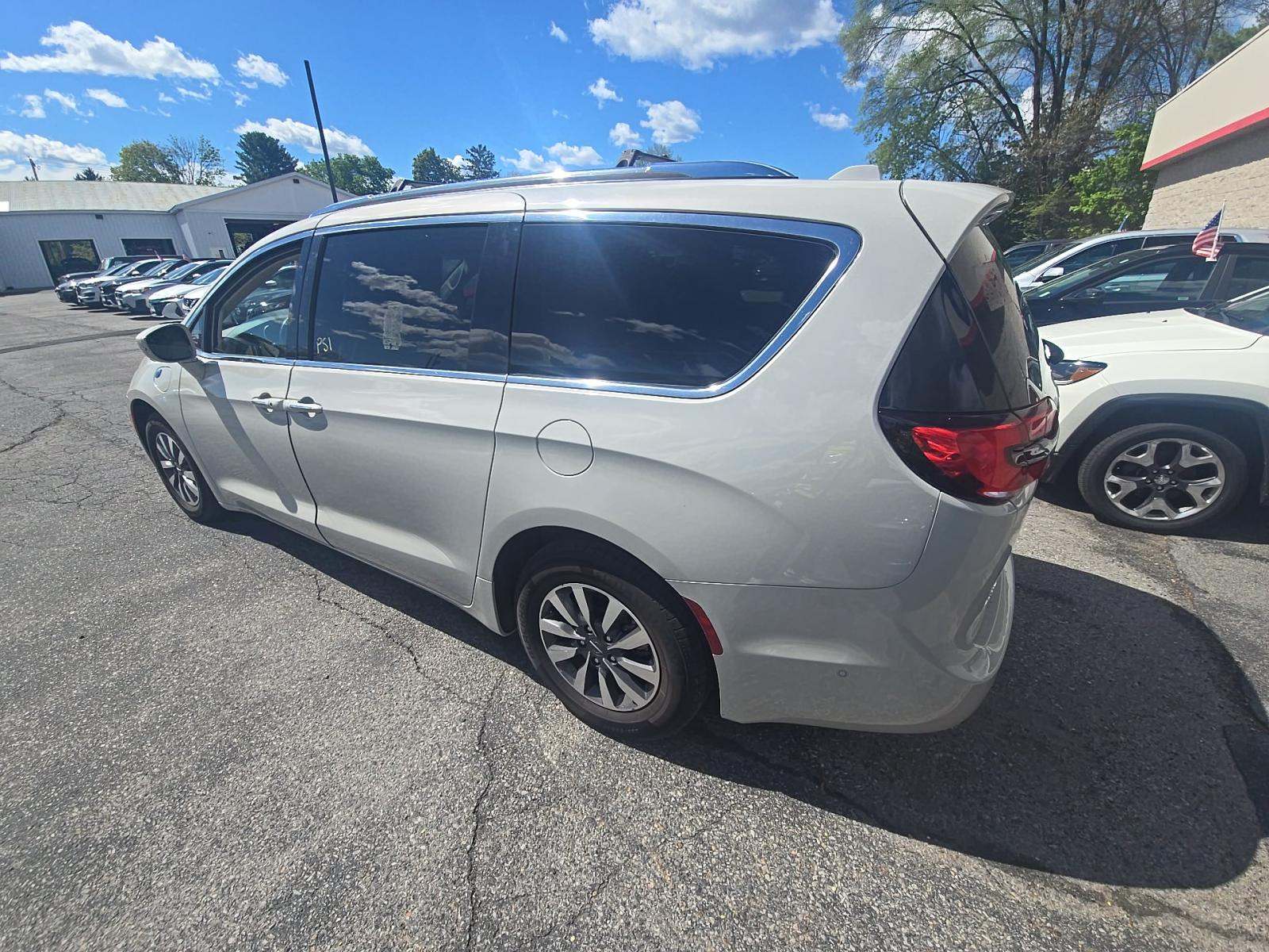 2021 Chrysler Pacifica Hybrid Touring L FWD