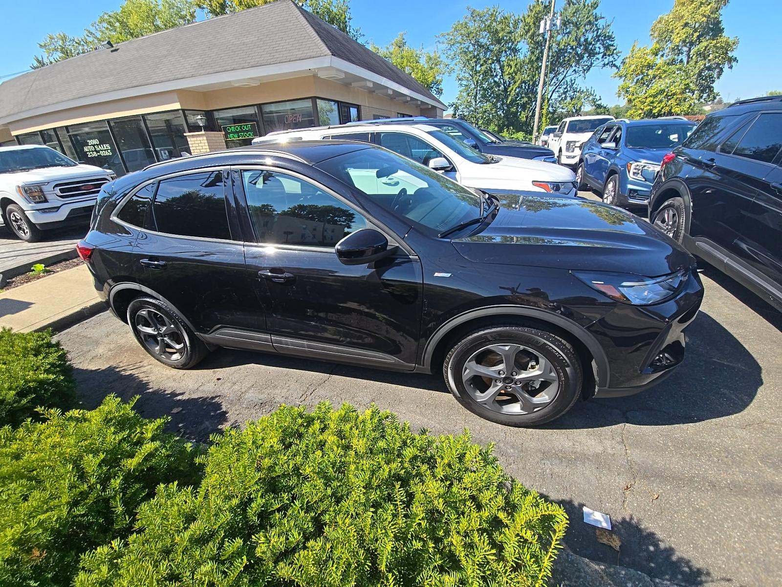 2025 Ford Escape ST-Line Select AWD