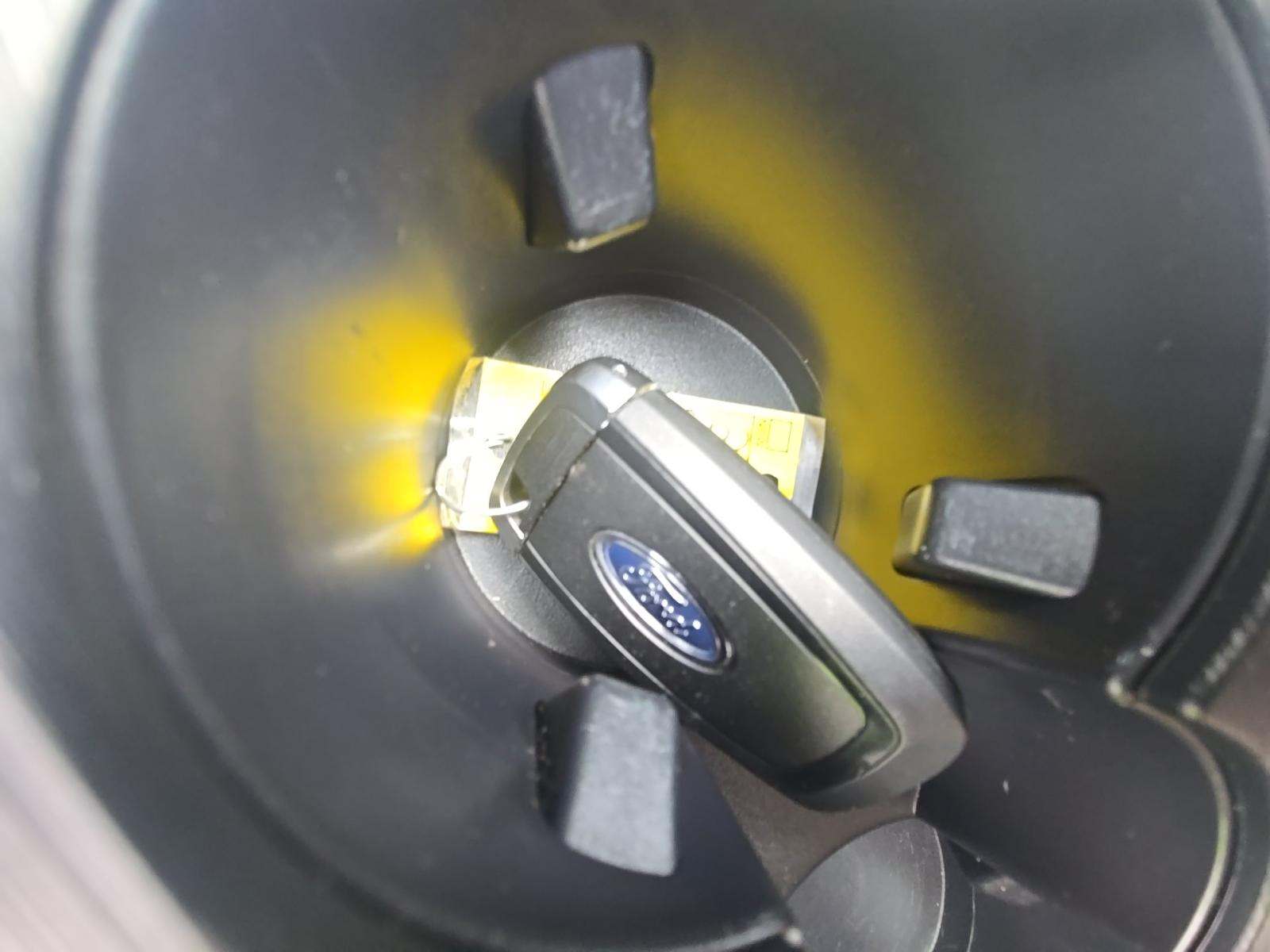 FORD ESCAPE - 8
