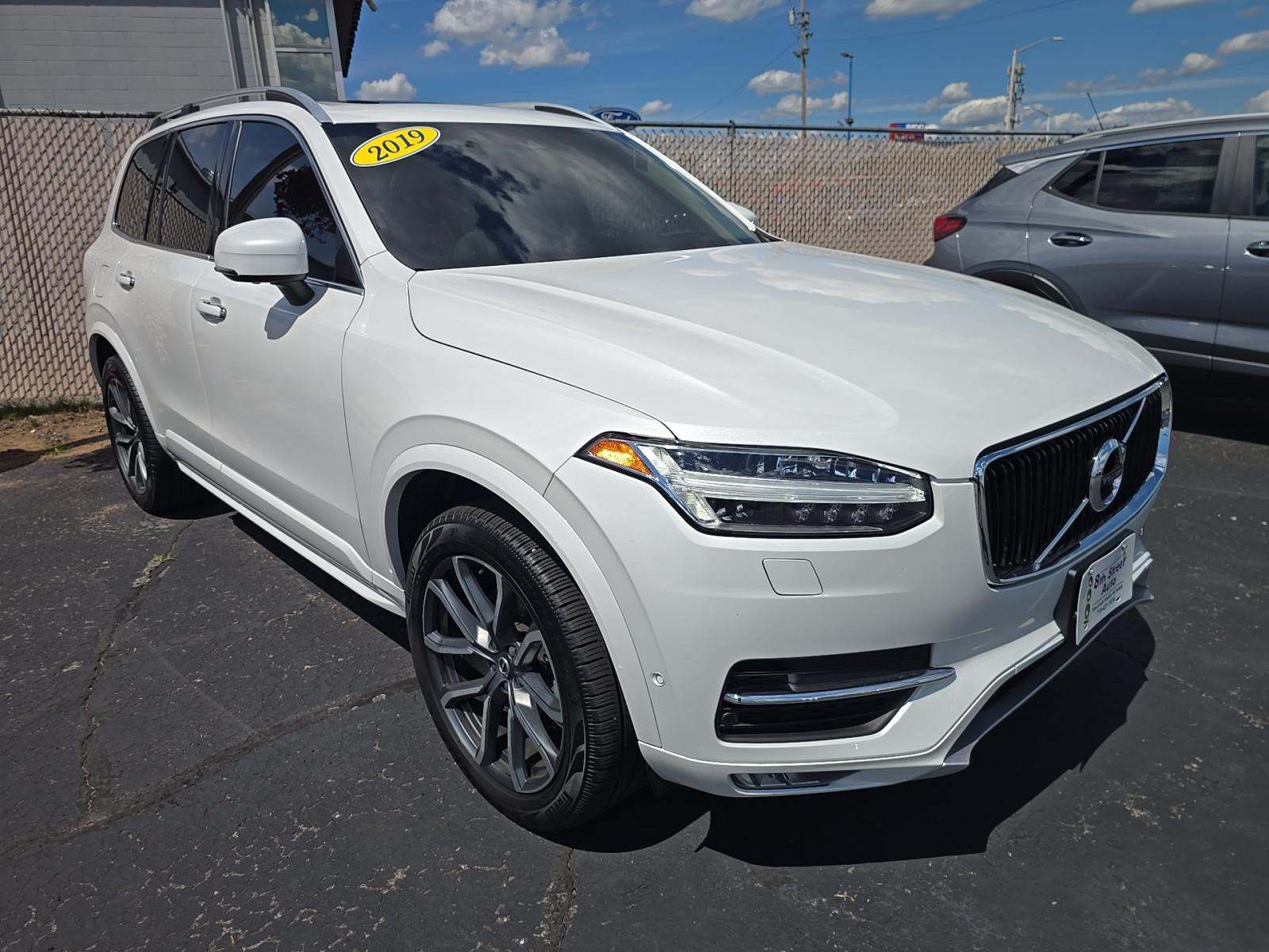 2019 Volvo XC90 T6 Momentum AWD