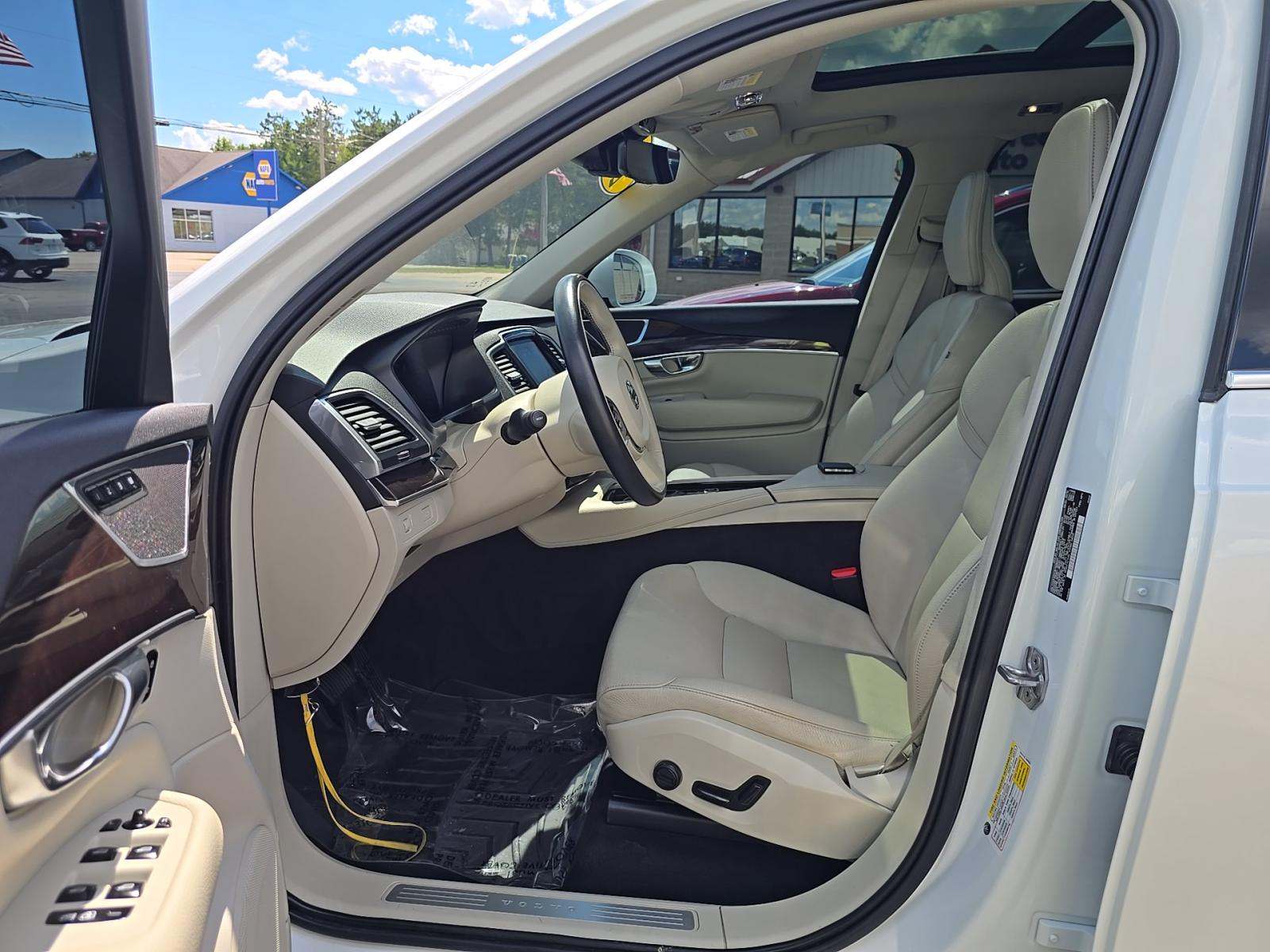 2019 Volvo XC90 T6 Momentum AWD