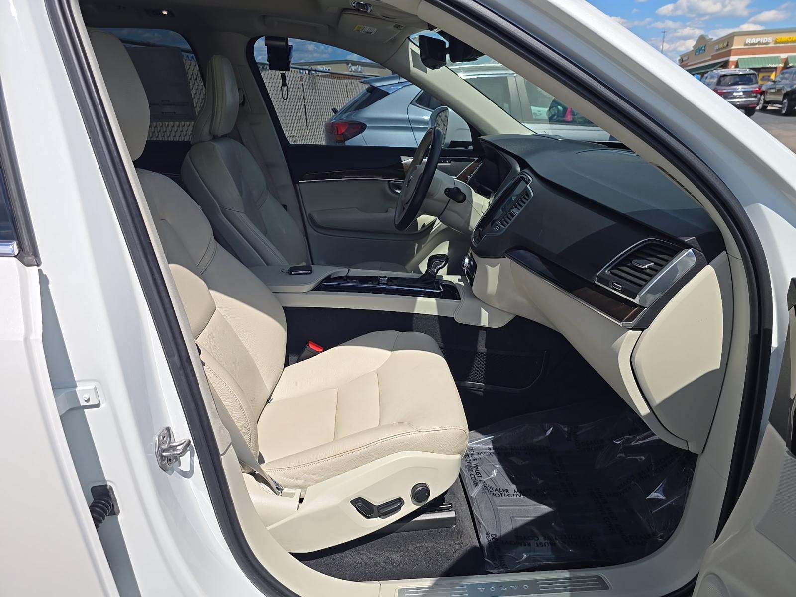 2019 Volvo XC90 T6 Momentum AWD